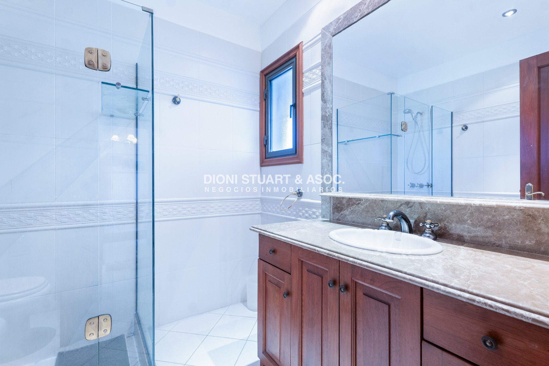 Casa ID.1057 - VENTA CASA 7 DORMITORIOS PLAYA MANSA A 1 CUADRA DEL MAR