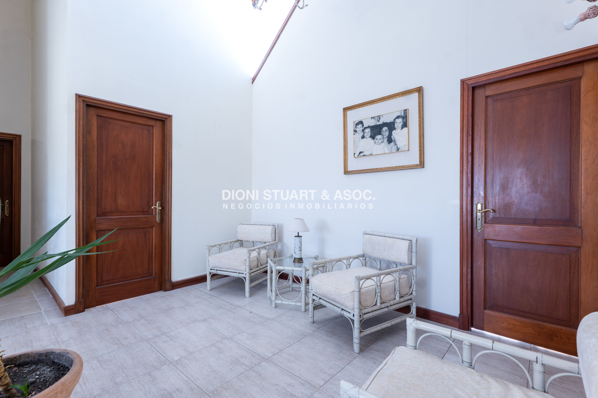 Casa ID.1057 - VENTA CASA 7 DORMITORIOS PLAYA MANSA A 1 CUADRA DEL MAR