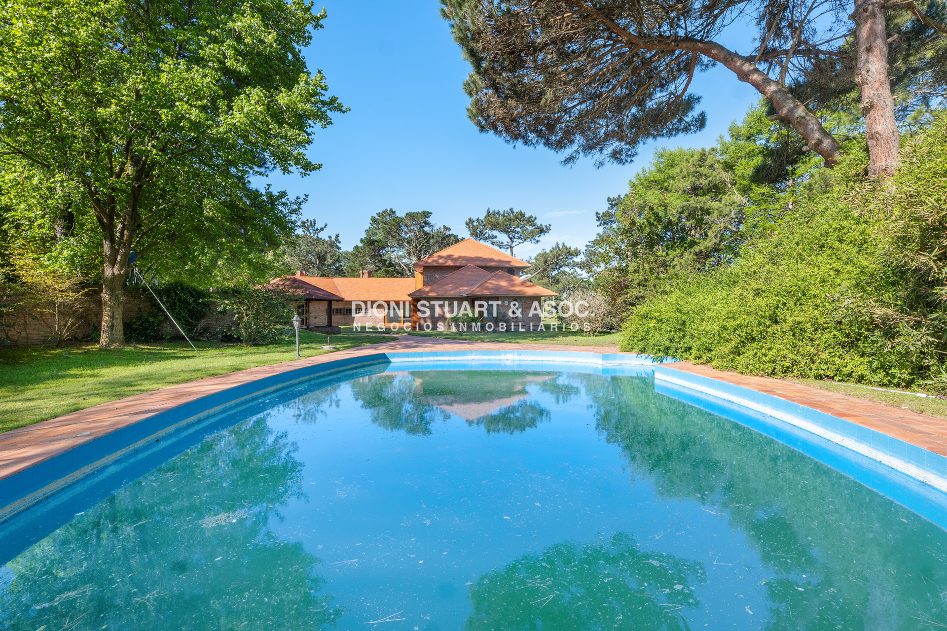 Casa ID.797 - Casa en Alquiler en Barrio Golf - Playa Brava - 5 Dormitorios y Piscina
