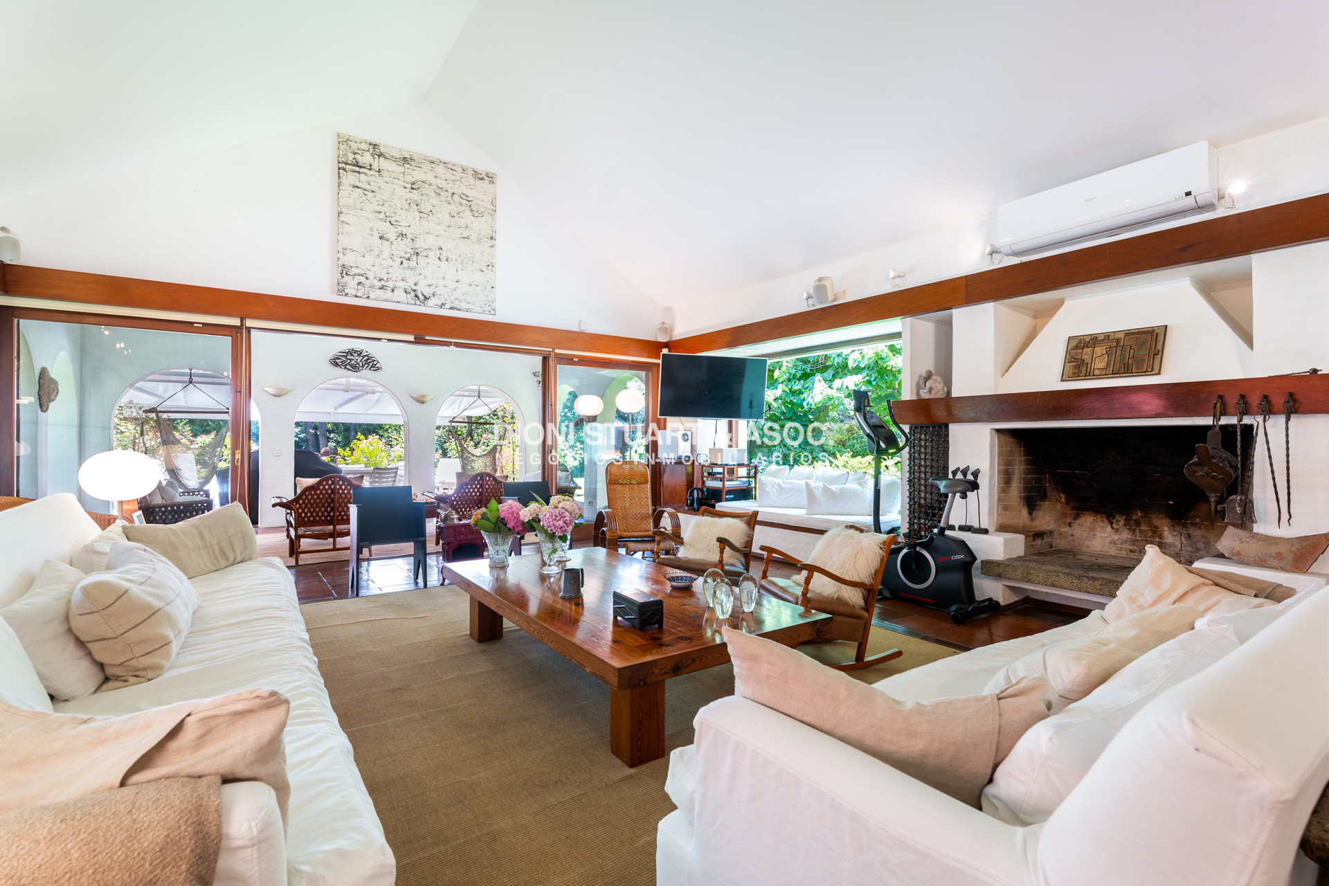 Casa ID.889 - CASA EN VENTA IMPONENTE EN EL GOLF - SAN RAFAEL - 6 DORMITORIOS