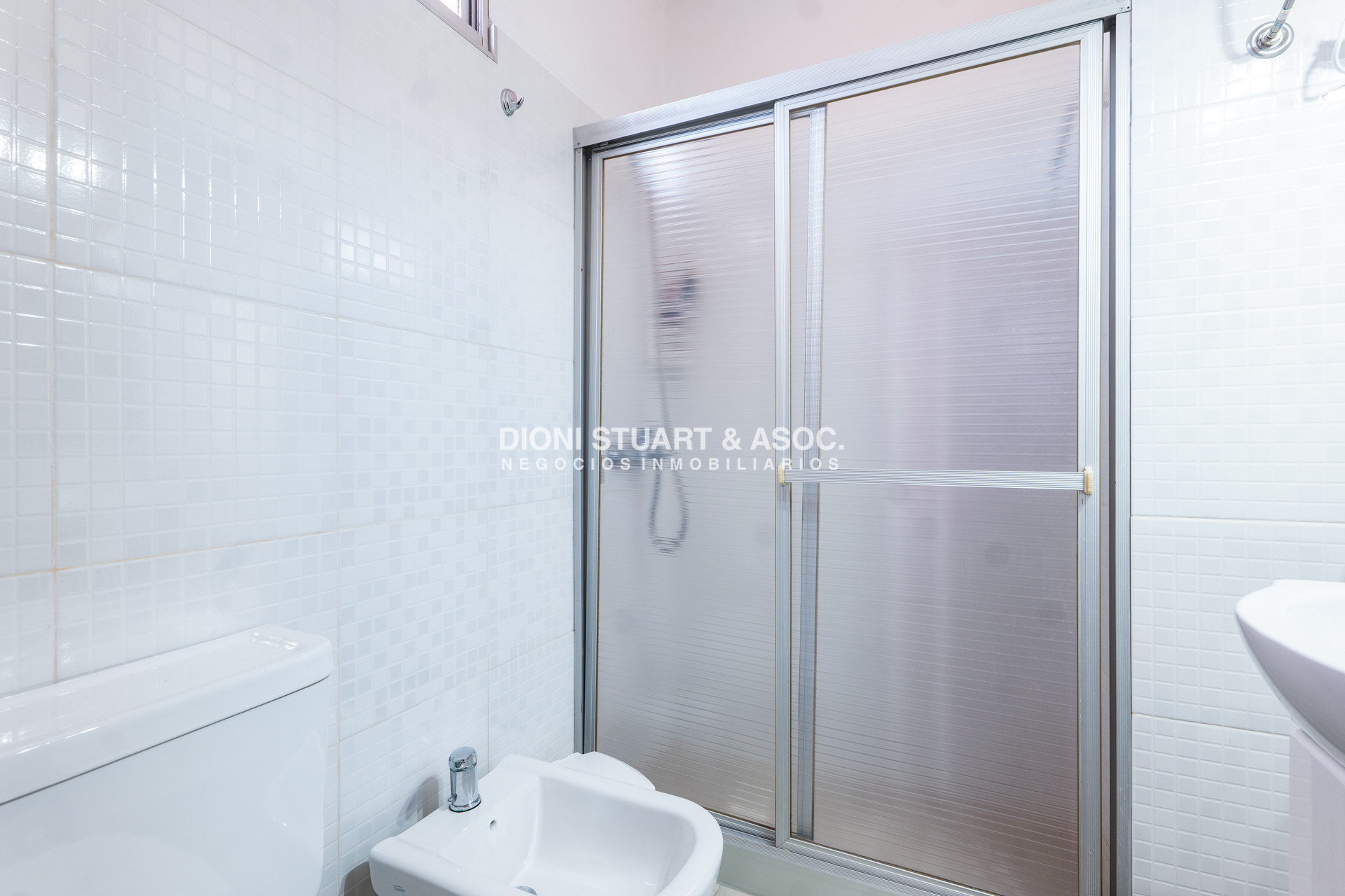 Casa ID.908 - CASA EN PLAYA MANSA - 5 DORMITORIOS - 5 BAÑOS - RECICLADA - CON PISCINA