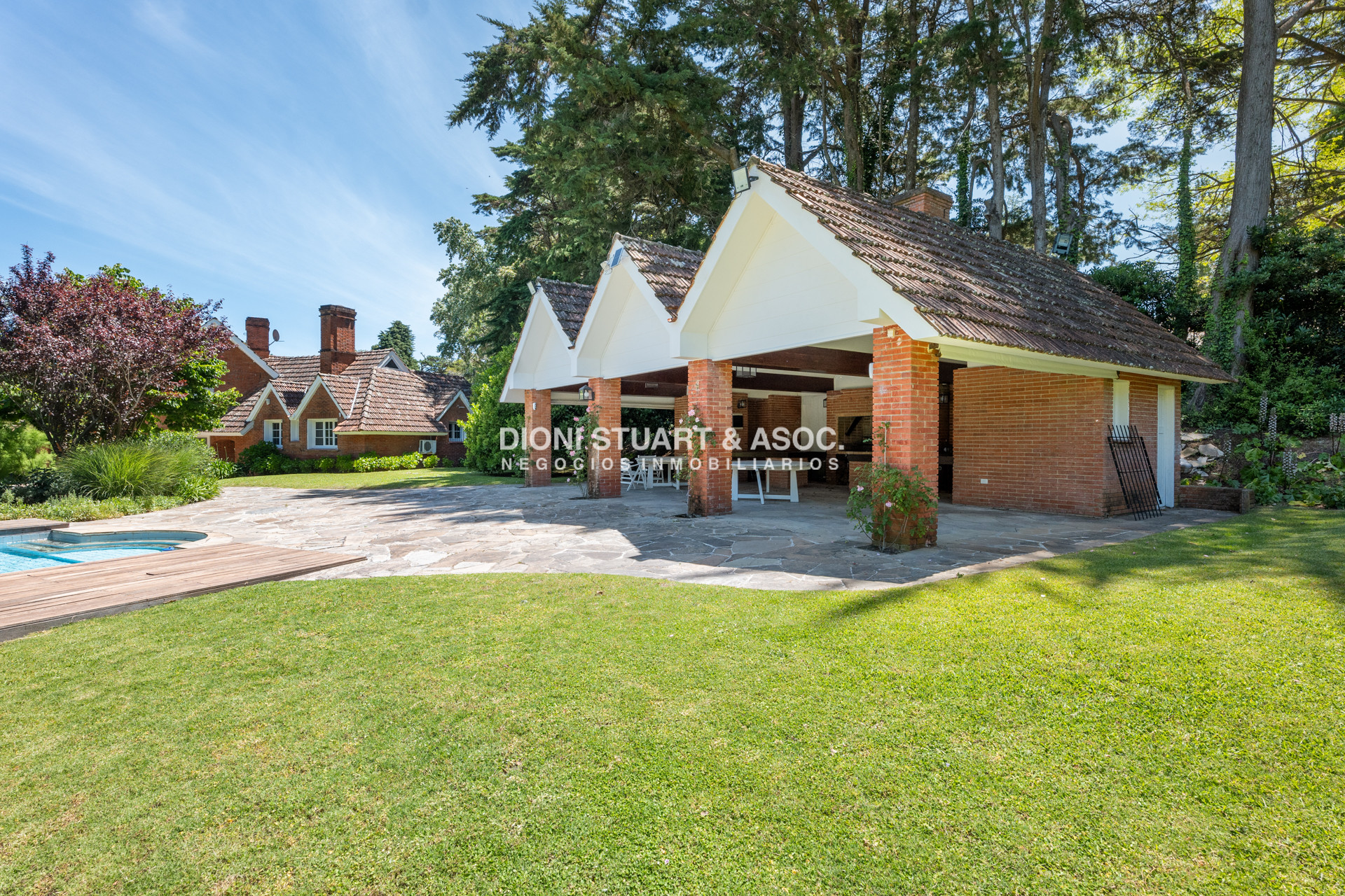Casa ID.858 - Gran Casa en el Golf - 5 Dorm y Dep. - ARQ. ARTURO DUBOURG
