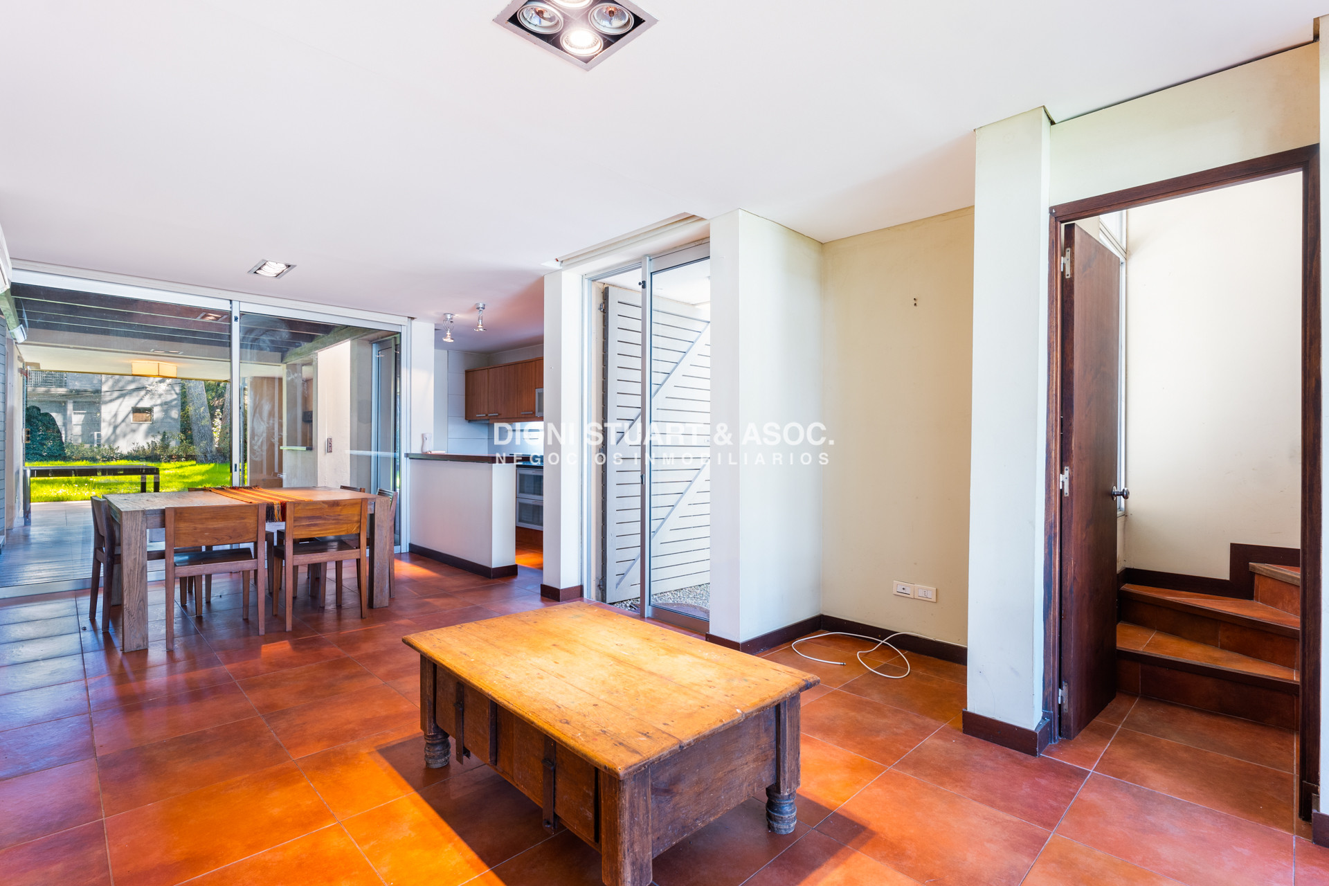 Casa ID.762 - CASA EN VENTA EN MONTOYA CERCA DEL MAR CON 5 DORMITORIOS - LA BARRA