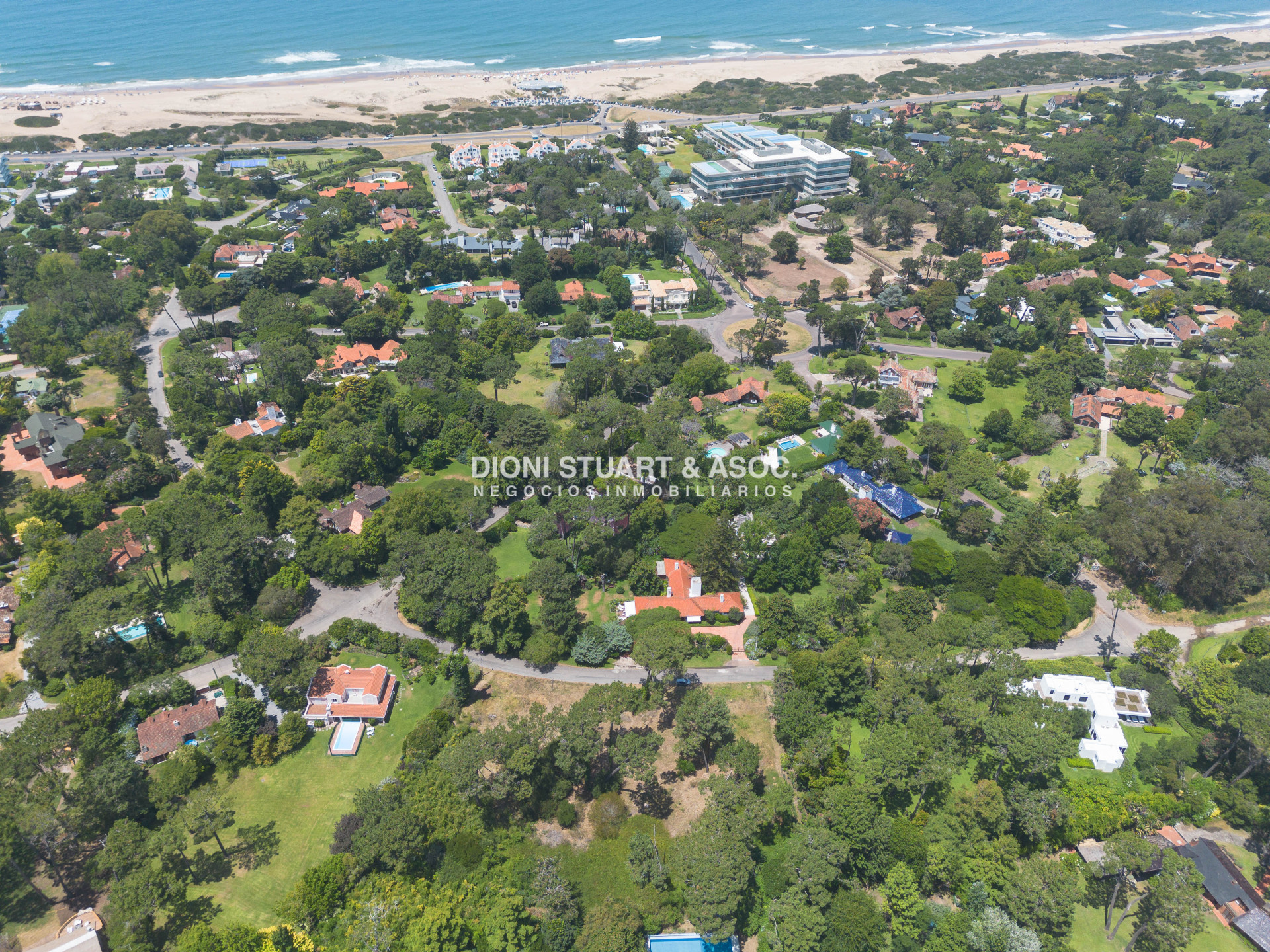 Casa ID.889 - CASA EN VENTA IMPONENTE EN EL GOLF - SAN RAFAEL - 6 DORMITORIOS