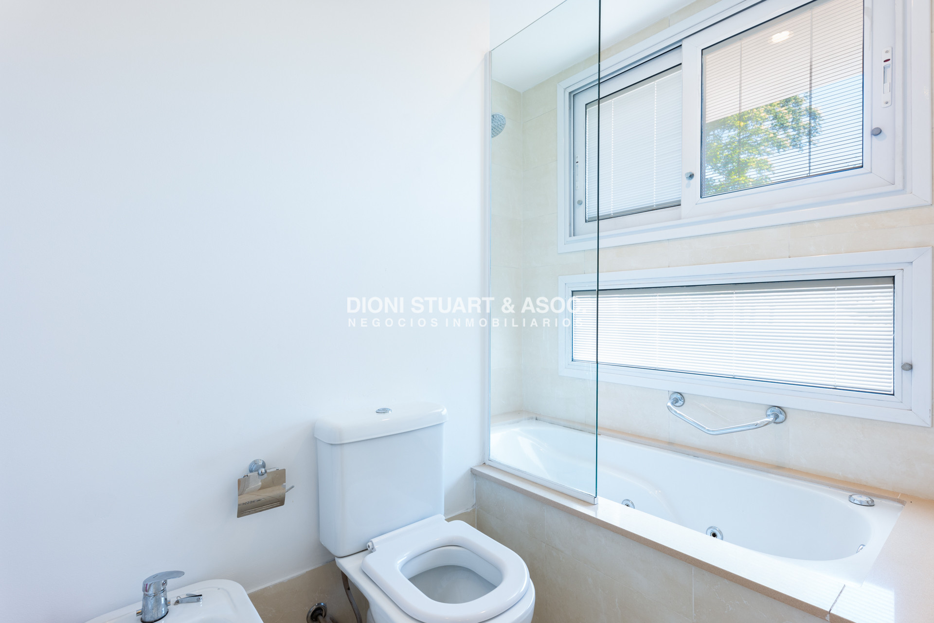 Casa ID.857 - CASA EN VENTA EN EL GOLF DE 4 DORMITORIOS Y DEP. - VISTA DIRECTA AL GOLF