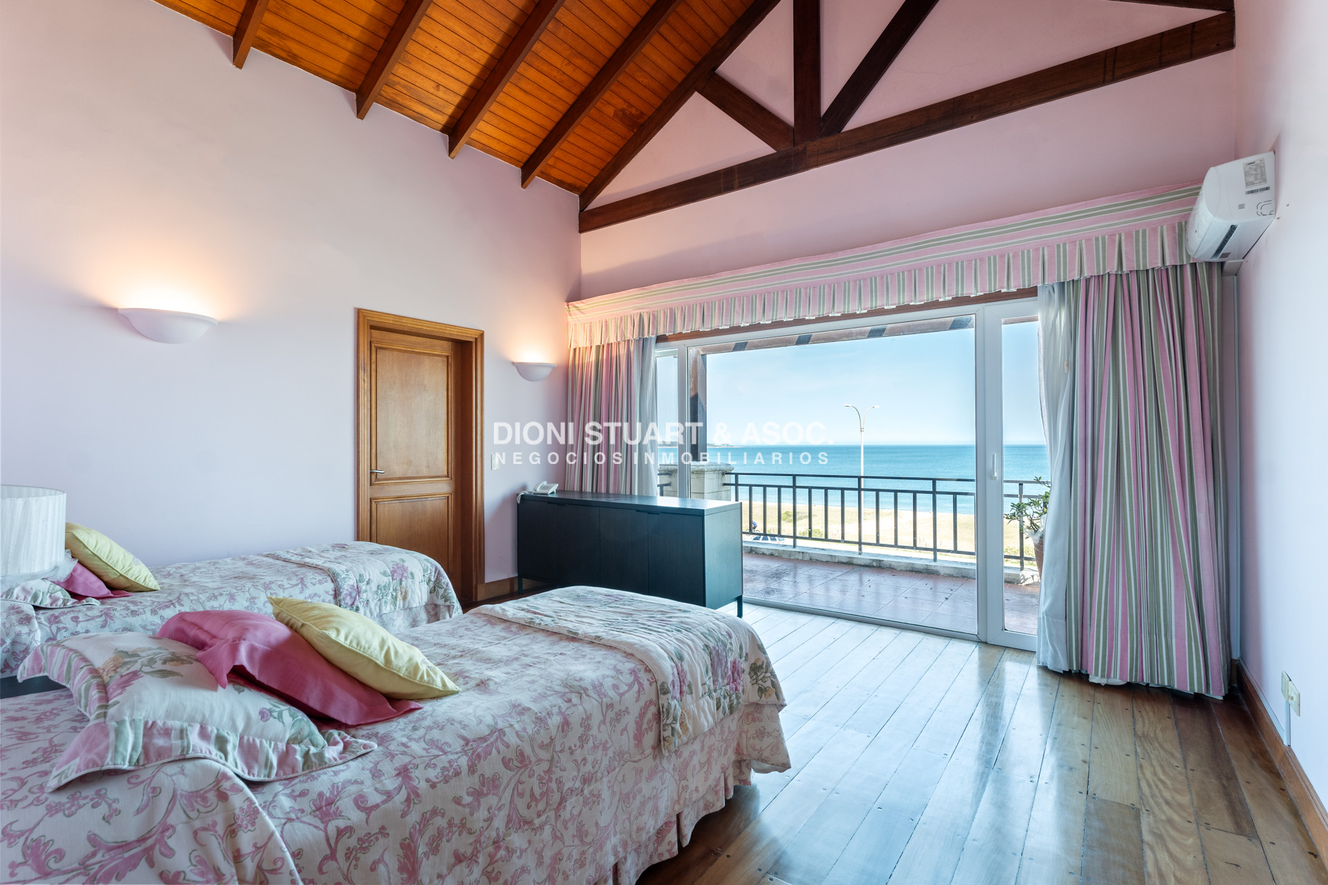 Casa ID.769 - Mansion En Primera Linea Playa Mansa