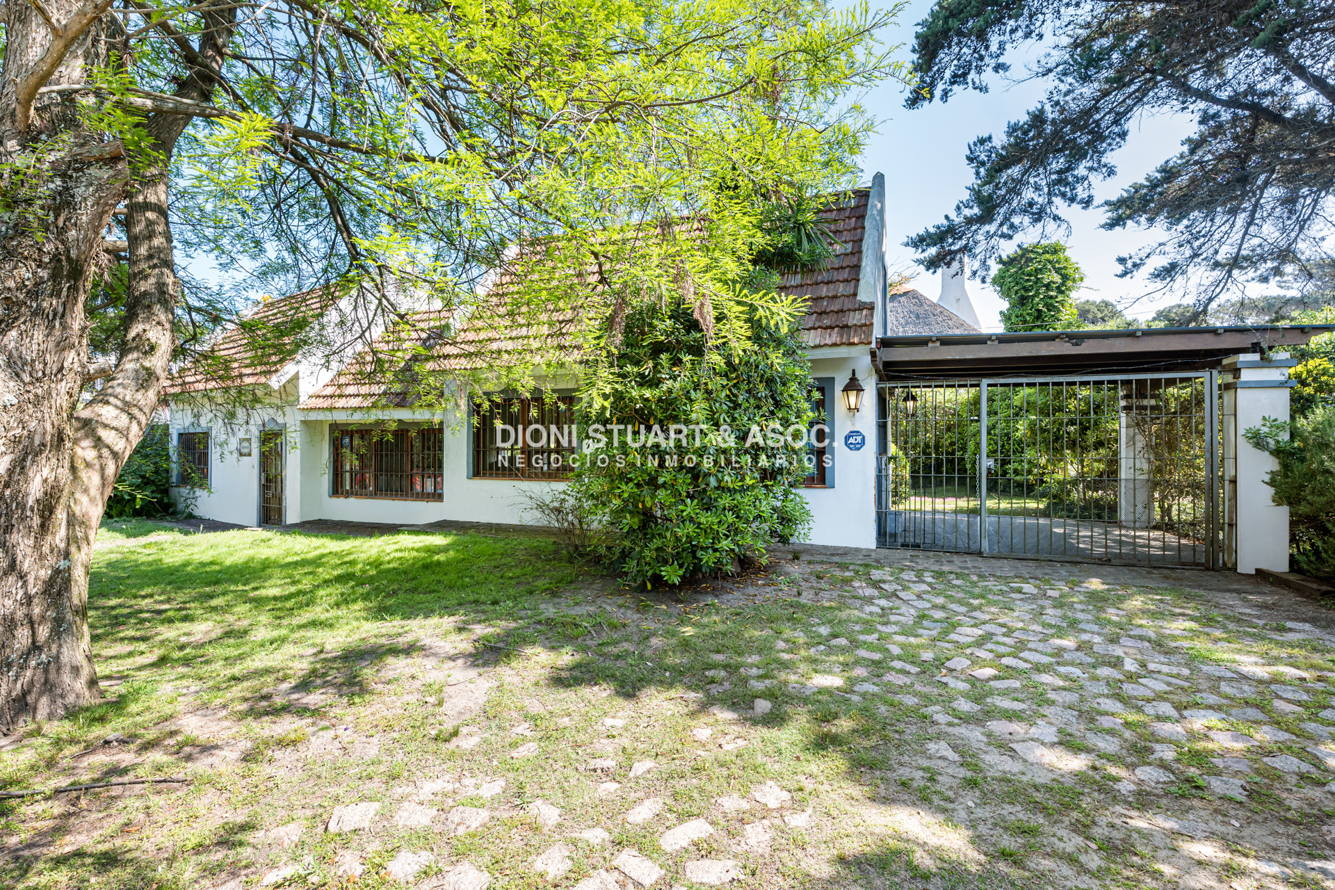 Casa ID.802 - Casa en Venta en Rincon Del Indio - 3 Dormitorios - A 1 cuadra del mar