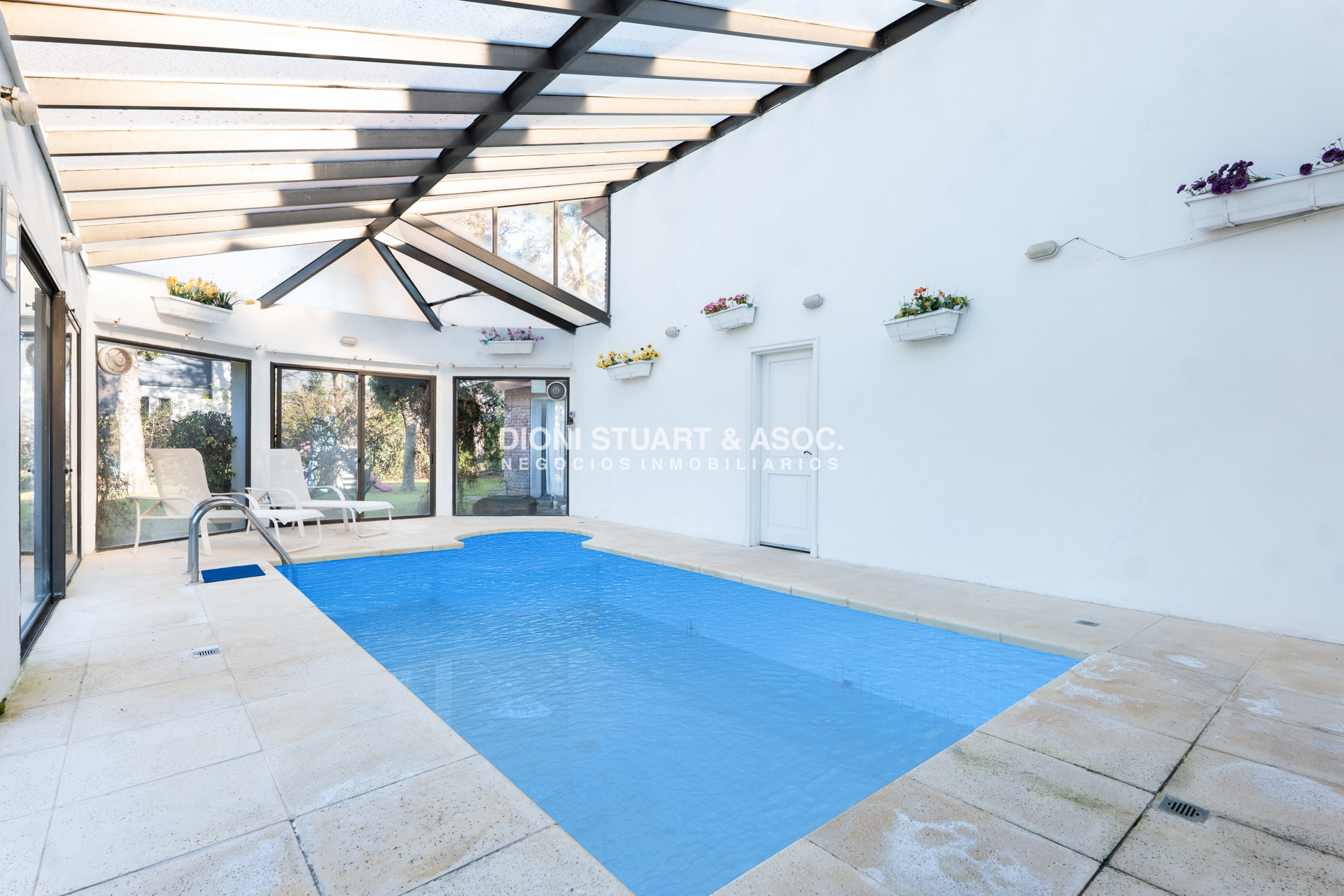 Casa ID.1057 - VENTA CASA 7 DORMITORIOS PLAYA MANSA A 1 CUADRA DEL MAR