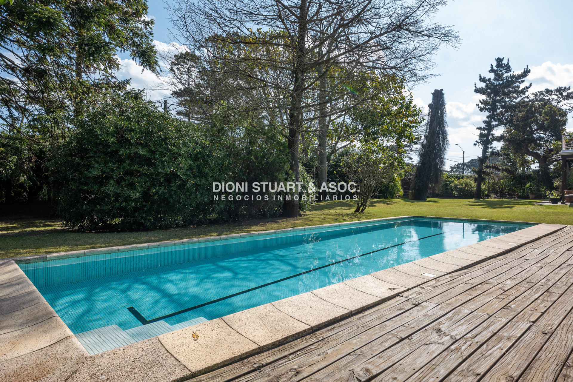 Casa ID.766 - CASA EN VENTA EN PLAYA MANSA CON PISCINA EXCELENTE CONSTRUCCIÓN