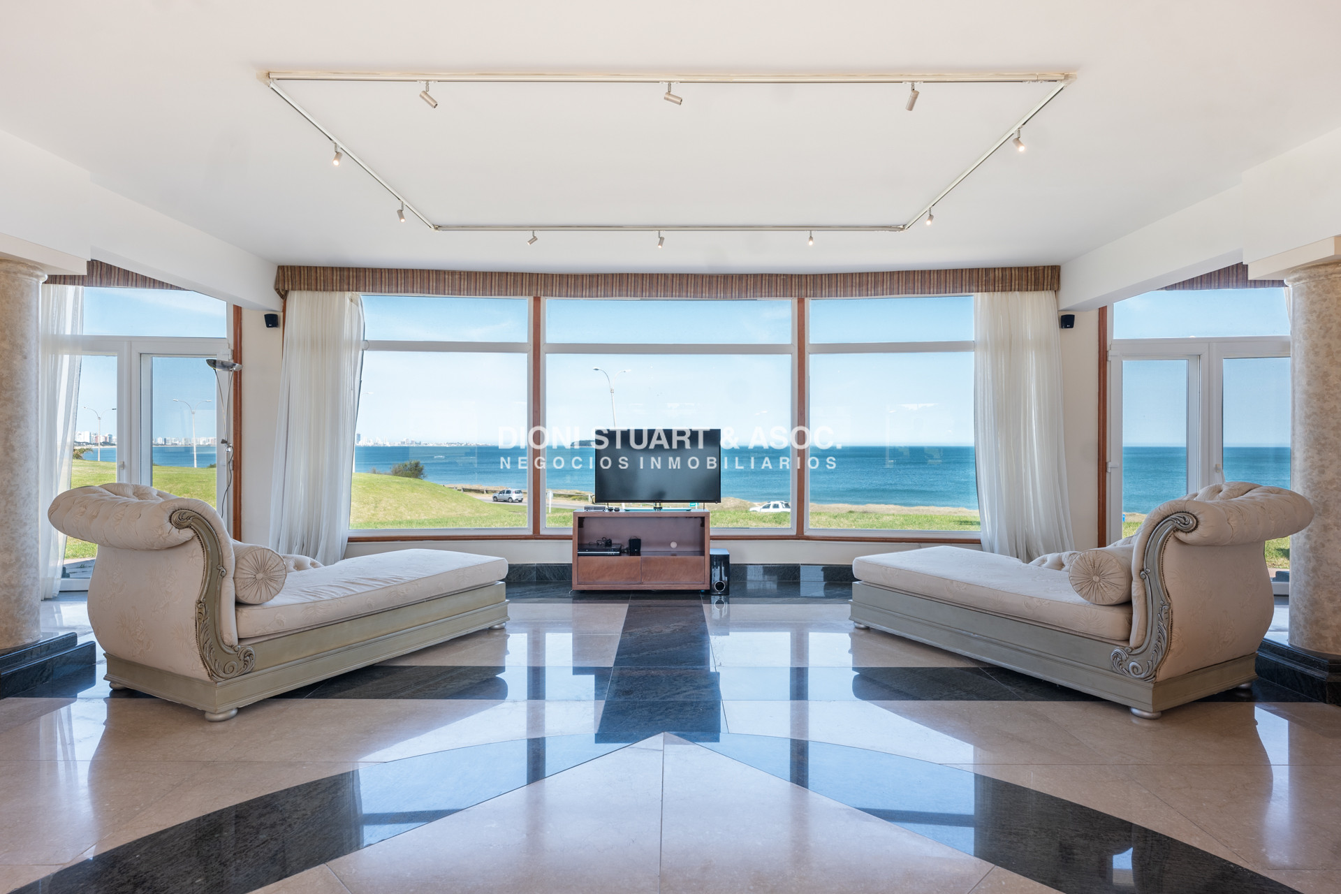 Casa ID.769 - Mansion En Primera Linea Playa Mansa