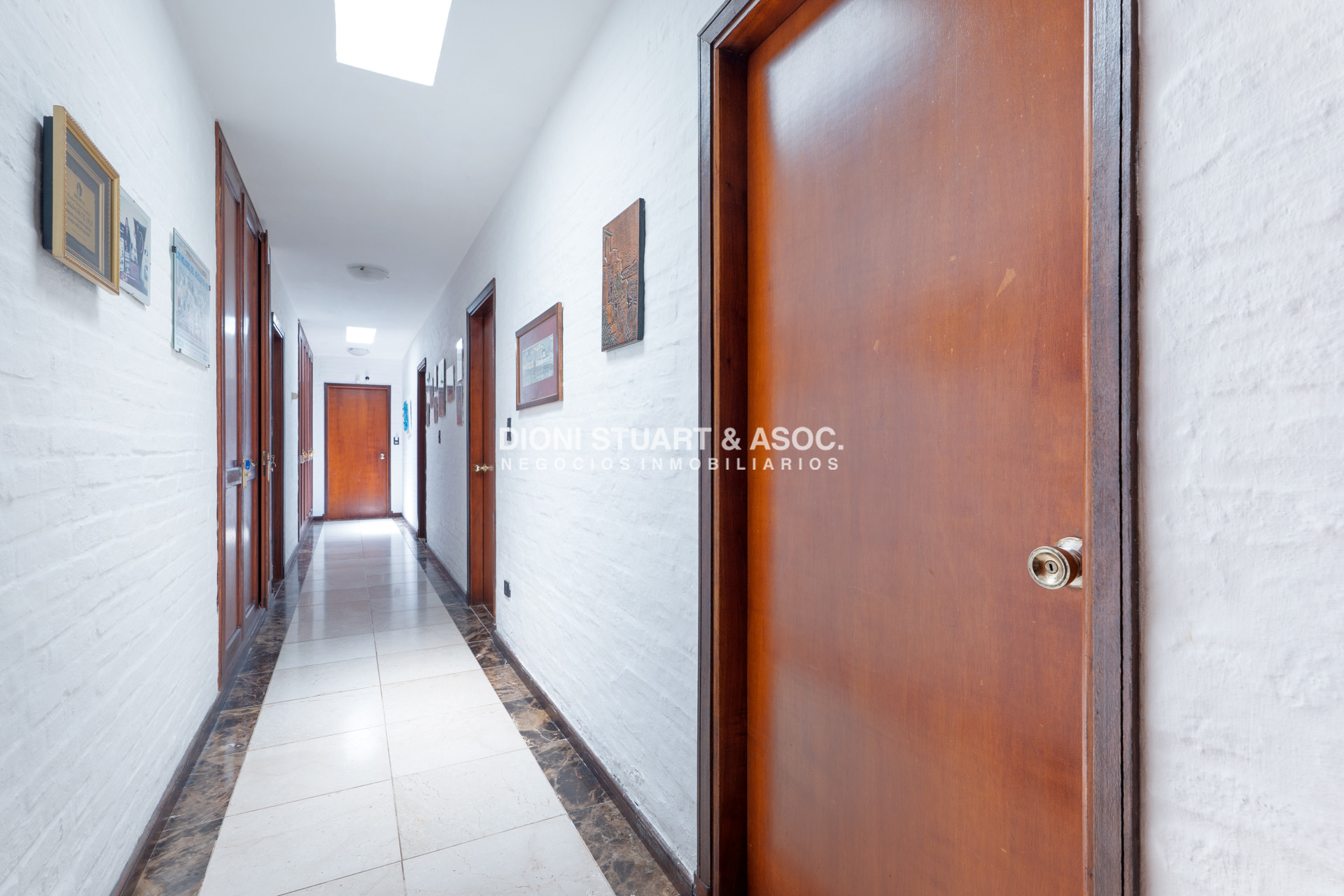 Casa ID.614 - CASA EN PINARES EN VENTA 5 DORMITORIOS EN SUITE CON PISCINA