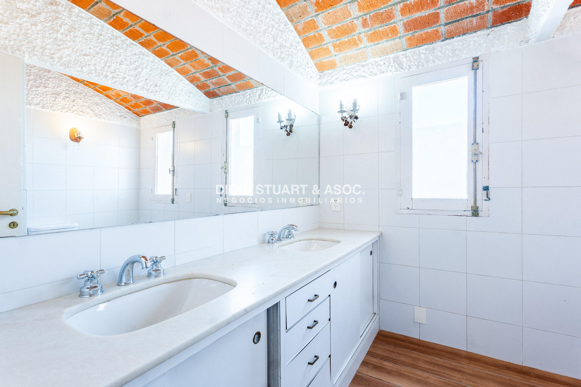 Casa ID.807 - CASA EN VENTA EN LA PENINSULA PUNTA DEL ESTE CON 4 DORMITORIOS