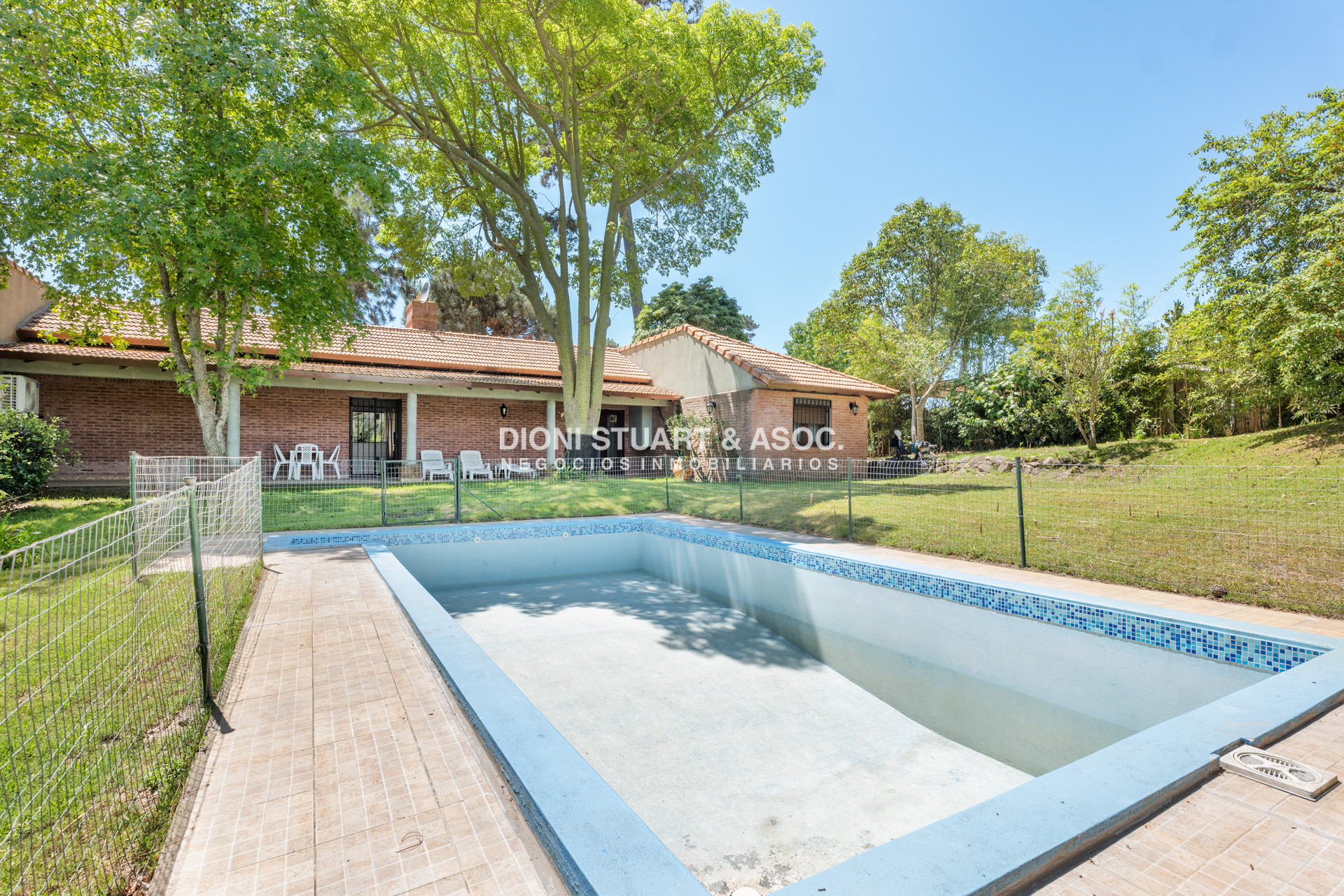 Casa ID.817 - CASA EN VENTA EN CANTEGRIL CON 3 DORMITORIOS Y DEPENDENCIA + PISCINA