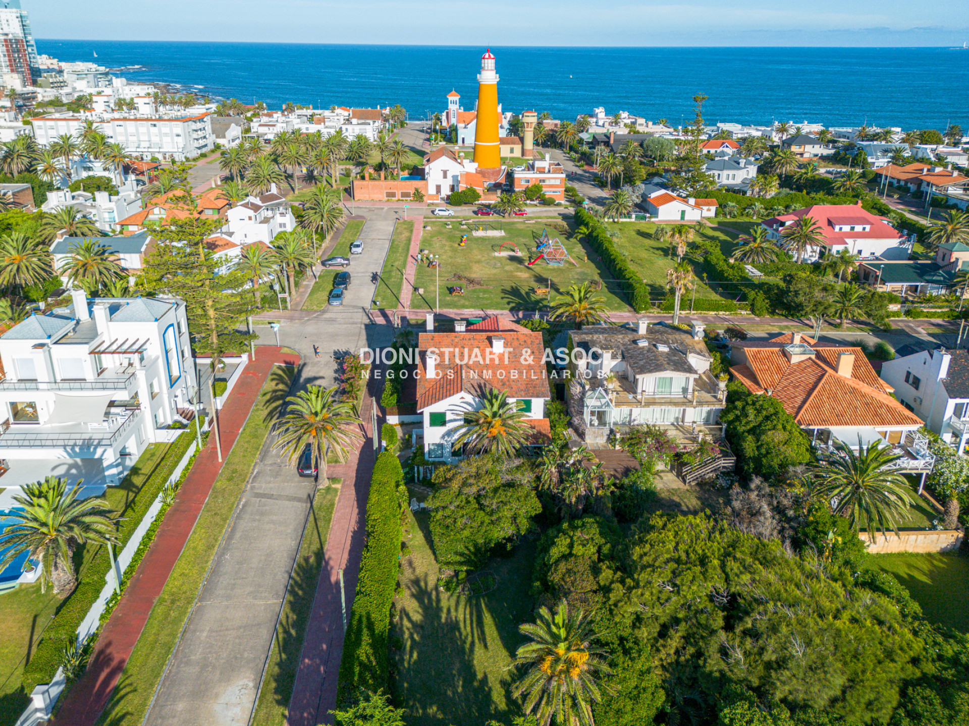 Casa ID.527 - CASA EN VENTA EN PUNTA DEL ESTE - 4 DORMITORIOS