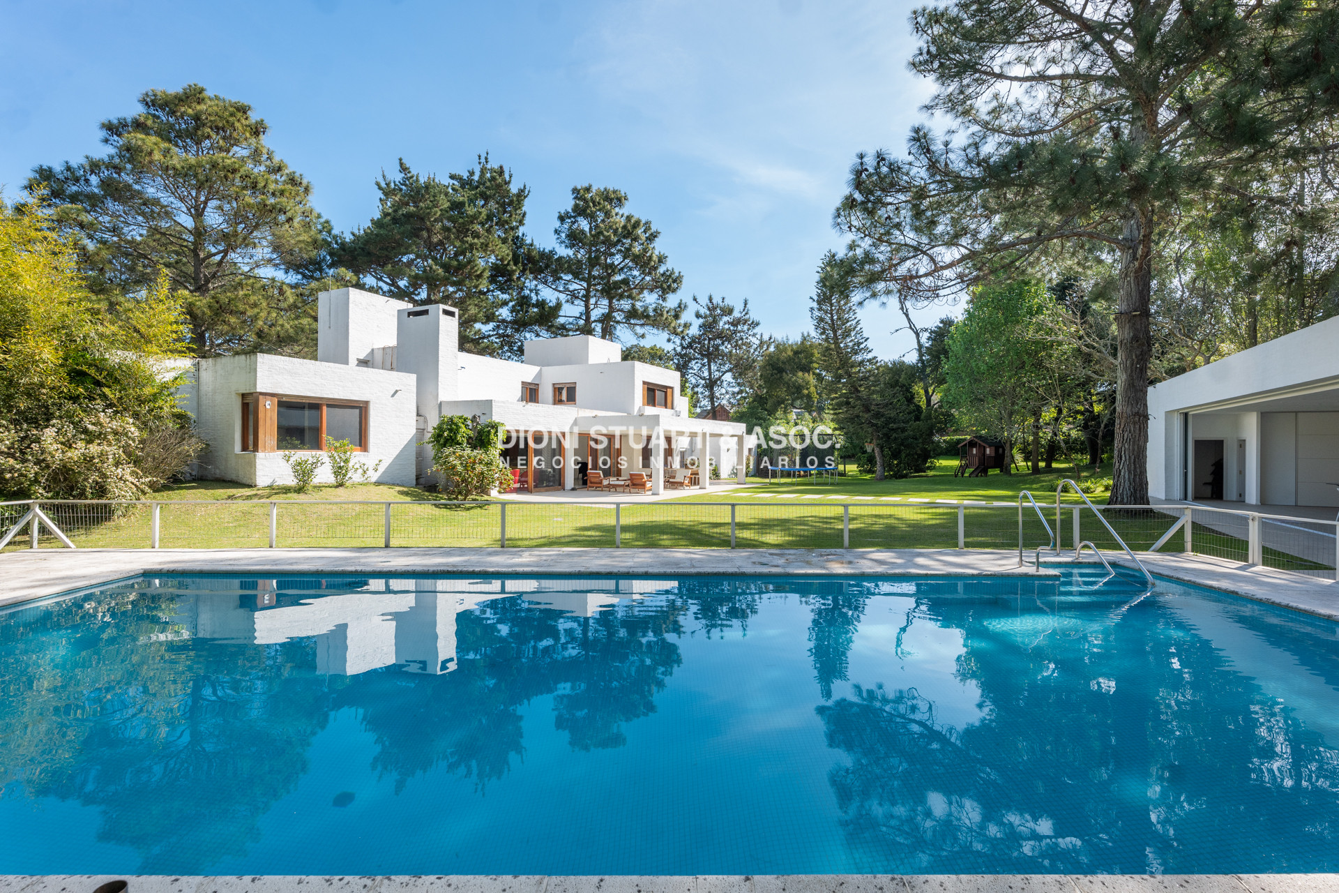 Casa ID.1132 - VENTA CASA EN EL GOLF - 5 DORMITORIOS + DEPENDENCIA - MEGA BARBACOA