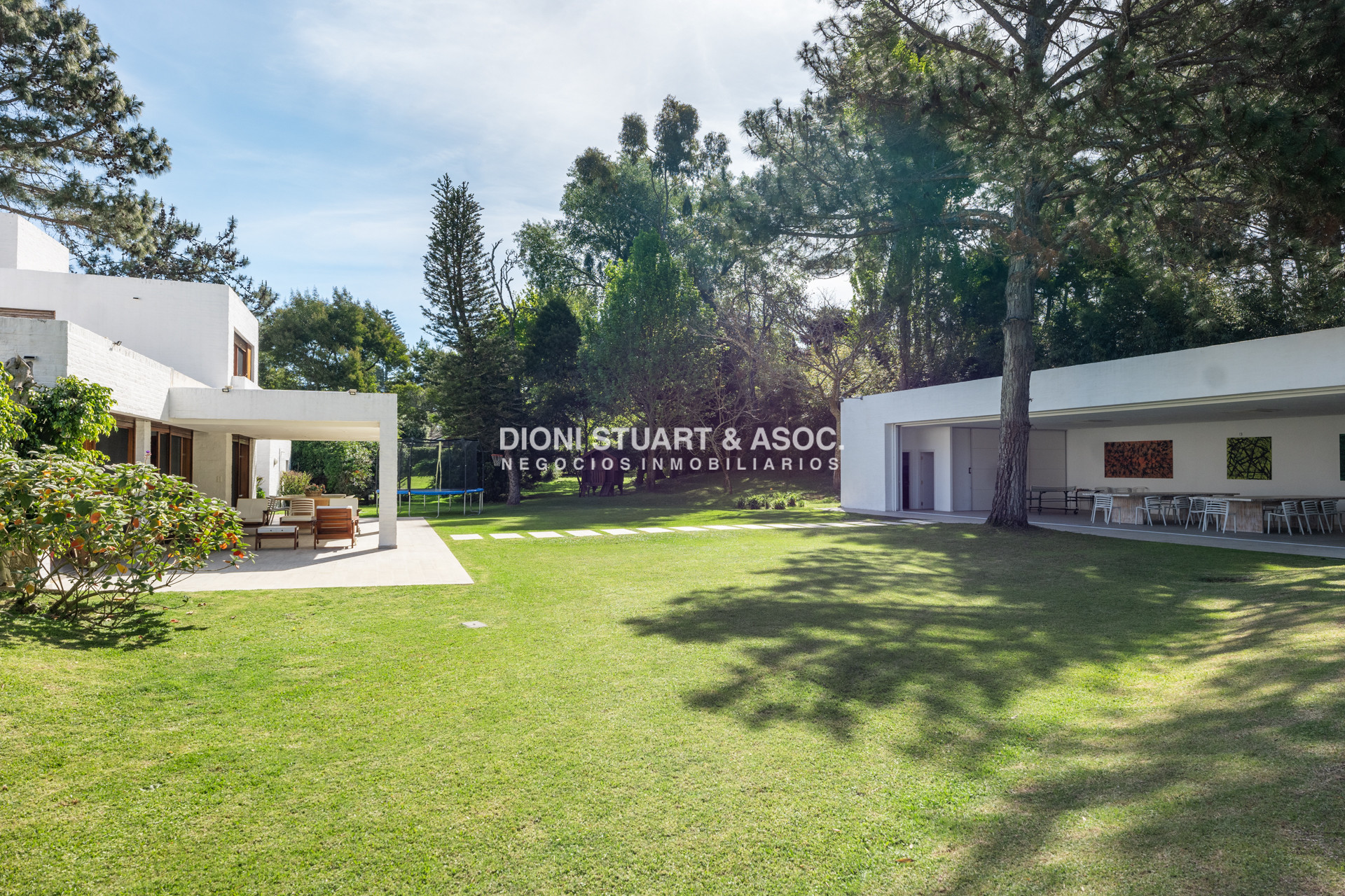 Casa ID.1132 - VENTA CASA EN EL GOLF - 5 DORMITORIOS + DEPENDENCIA - MEGA BARBACOA