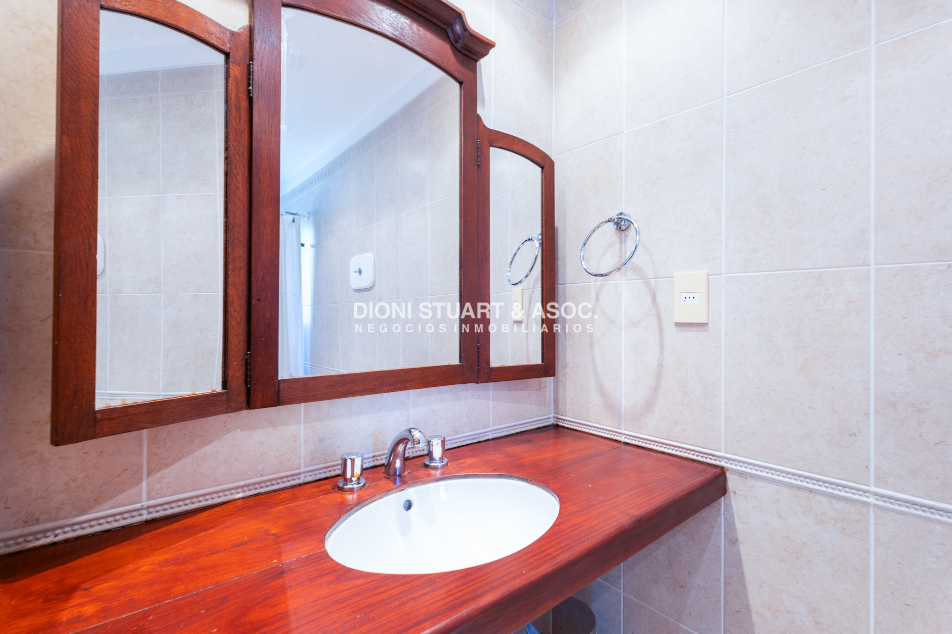 Casa ID.906 - CASA EN ALQUILER ANUAL SAN RAFAEL - EL GOLF - 3 DORMITORIOS EN SUITE + DEP. - PISCINA
