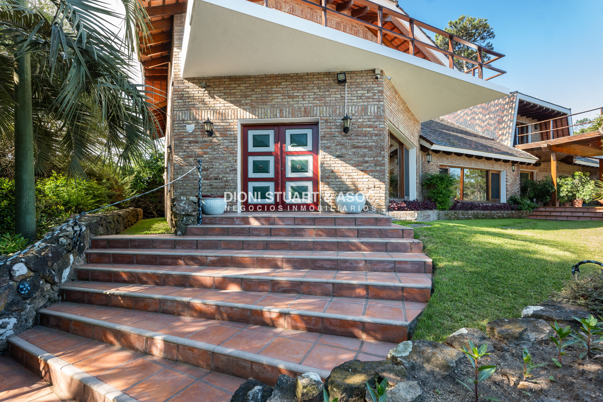 Casa ID.878 - CASA EN VENTA EN PINARES - SUPER TERRENO Y MEGA CONSTRUCCIÓN