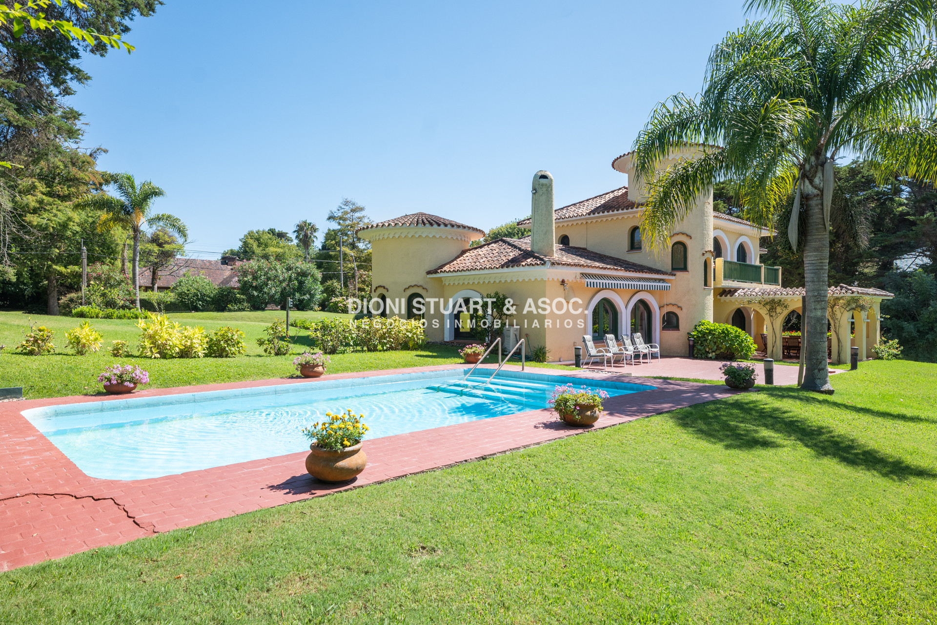 Casa ID.906 - CASA EN ALQUILER ANUAL SAN RAFAEL - EL GOLF - 3 DORMITORIOS EN SUITE + DEP. - PISCINA