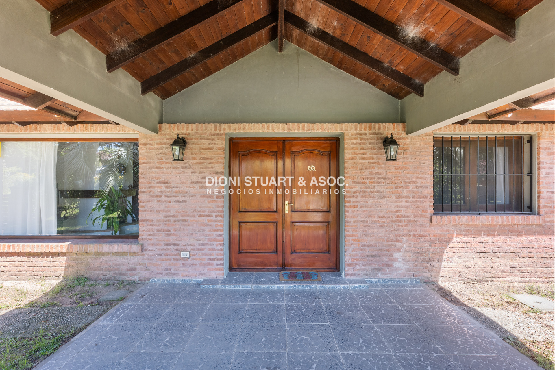 Casa ID.817 - CASA EN VENTA EN CANTEGRIL CON 3 DORMITORIOS Y DEPENDENCIA + PISCINA
