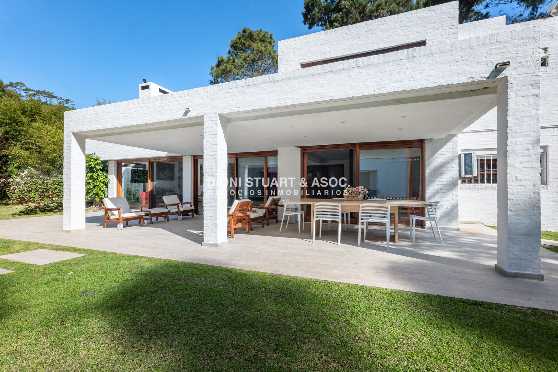 Casa ID.1132 - VENTA CASA EN EL GOLF - 5 DORMITORIOS + DEPENDENCIA - MEGA BARBACOA