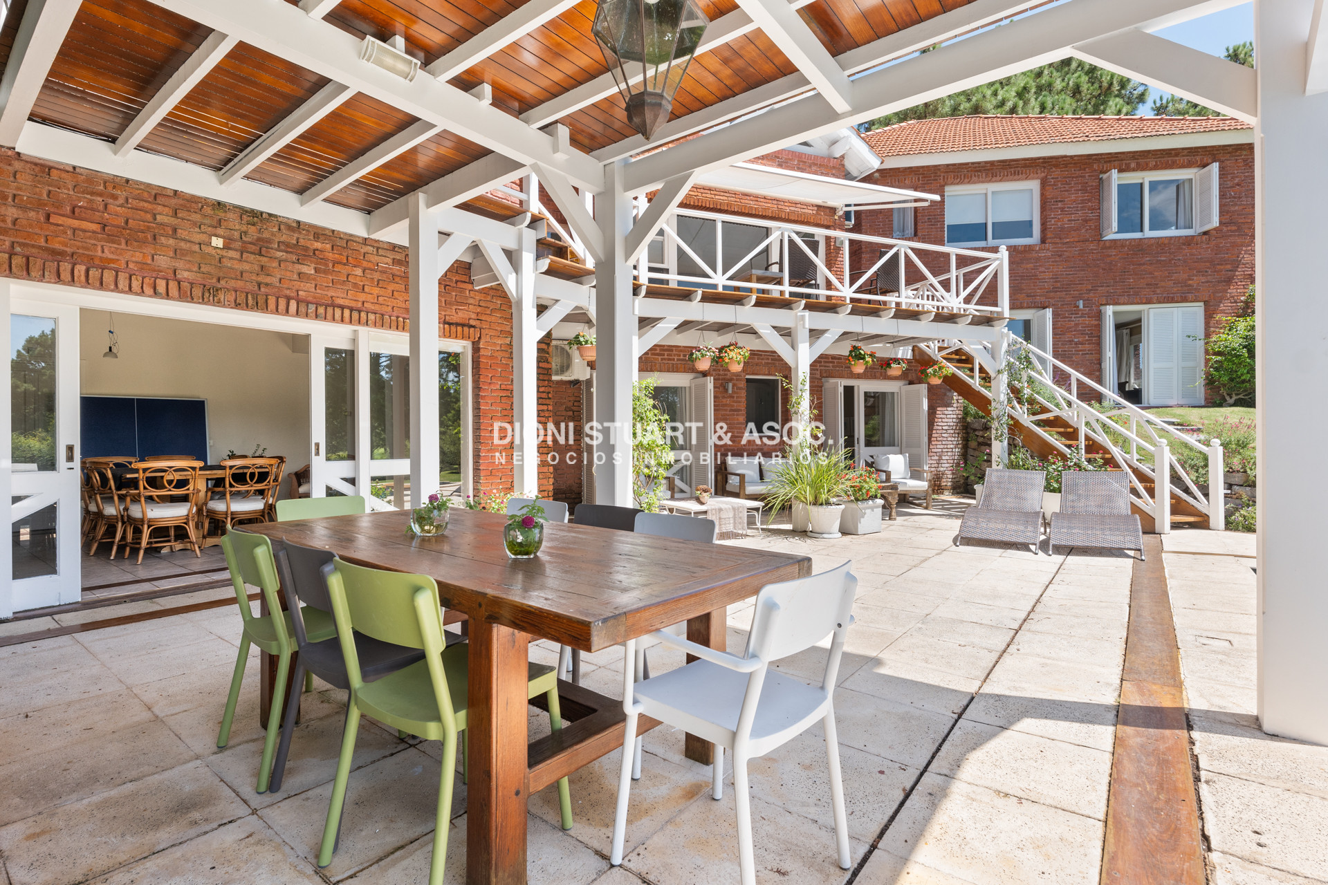 Casa ID.901 - CASA EN VENTA EN  EL GOLF CON 4 DORMITORIOS EN SUITE + DEP. - BARBACOA Y SAUNA - INCREIBLE