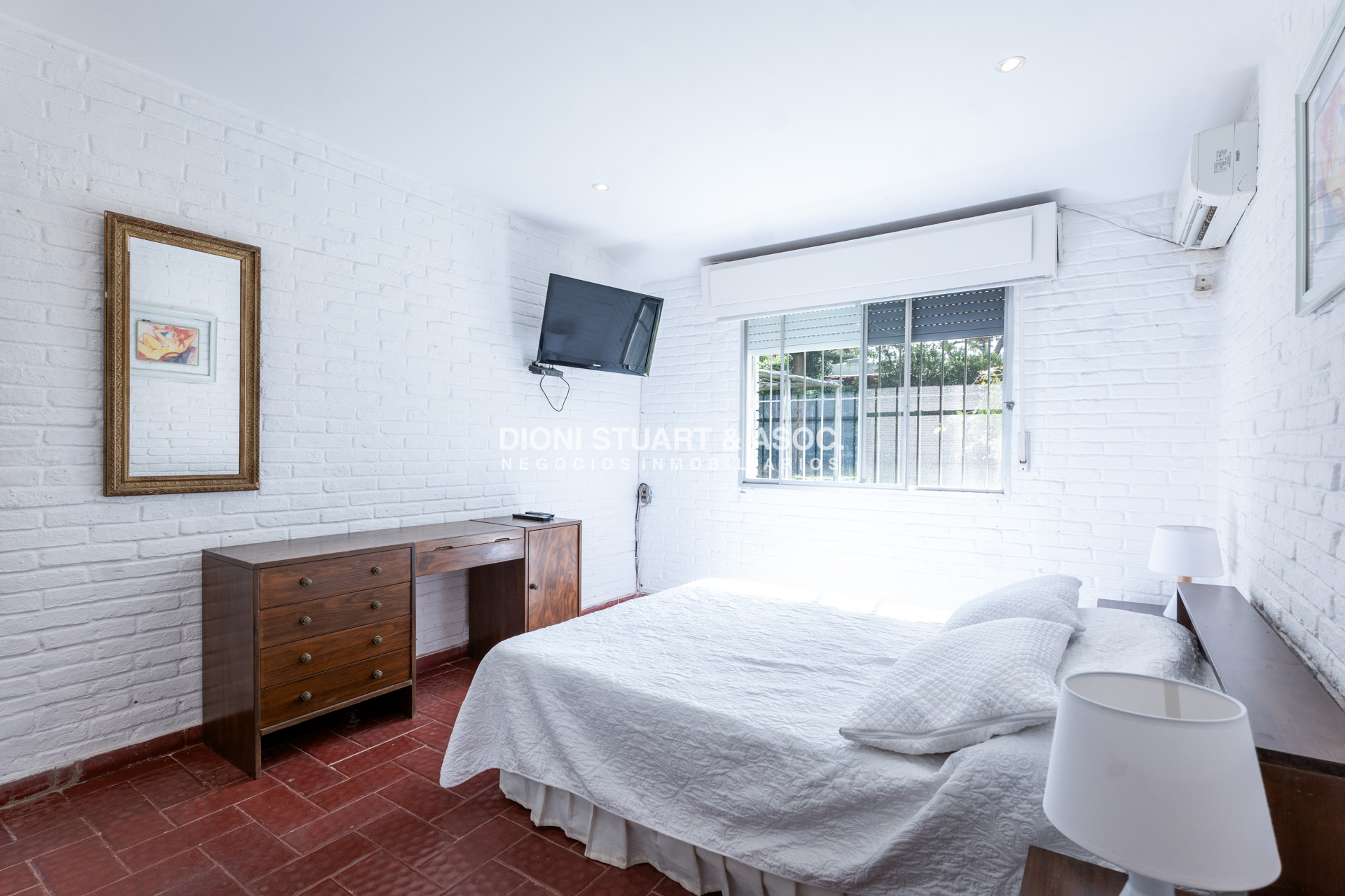 Casa ID.941 - CASA EN VENTA CERCA DEL MAR PLAYA BRAVA RINCON DEL INDIO - 4 DORMITORIOS + BARBACOA + PISCINA