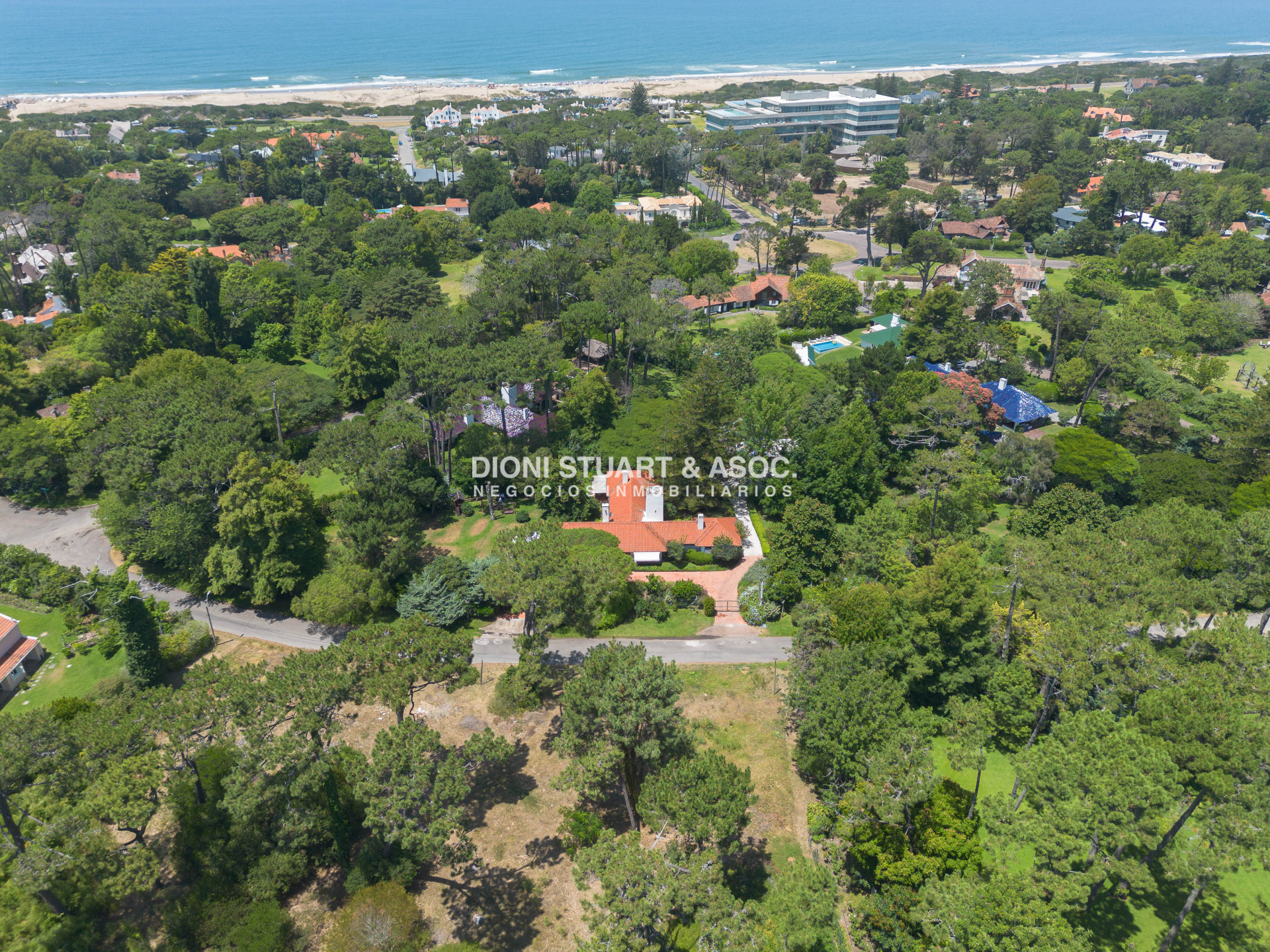 Casa ID.889 - CASA EN VENTA IMPONENTE EN EL GOLF - SAN RAFAEL - 6 DORMITORIOS