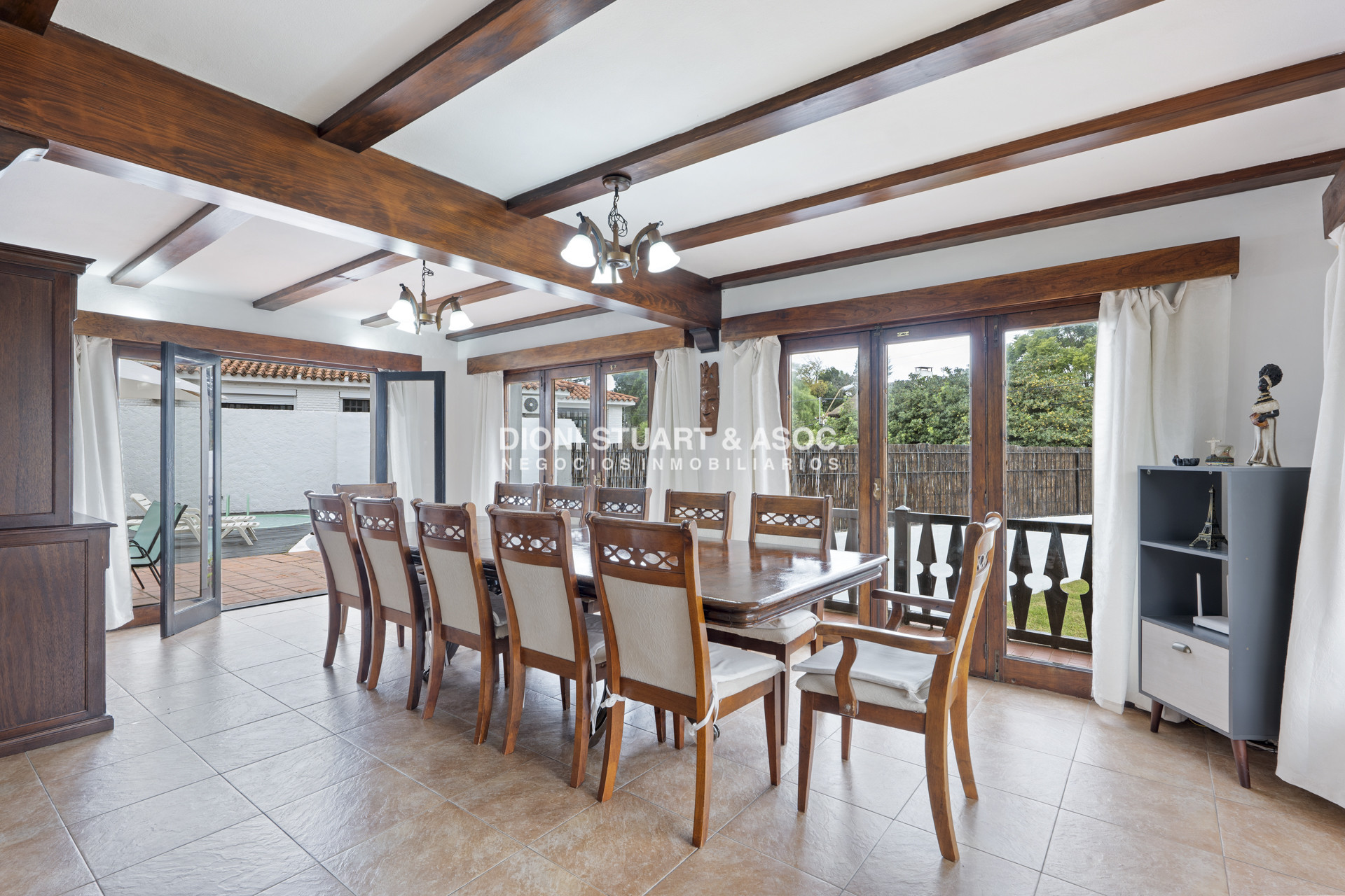 Casa ID.680 - CASA EN ALQUILER ANUAL EN LA MANSA - 5 DORMITORIOS - CON PISCINA