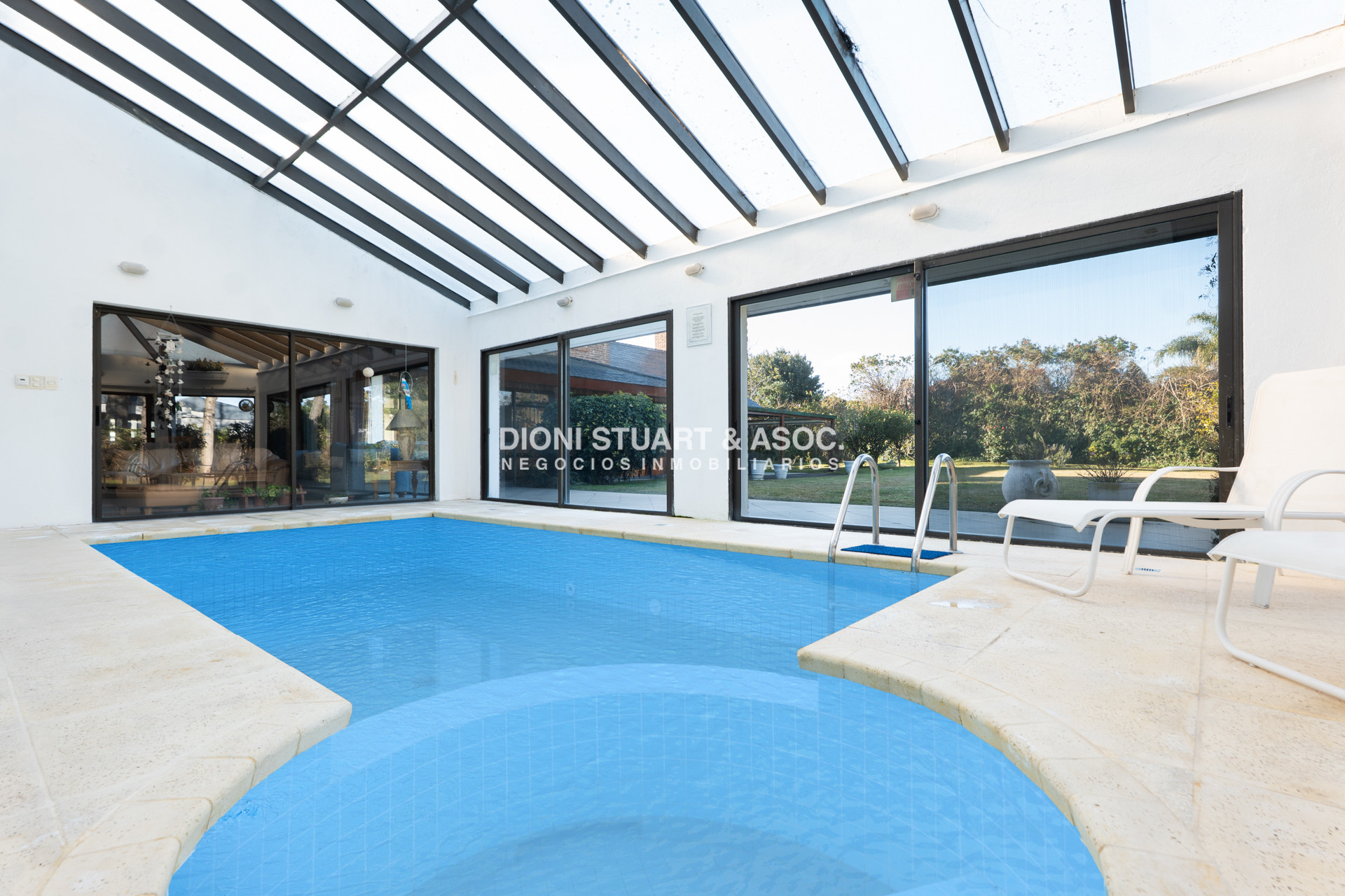 Casa ID.1057 - VENTA CASA 7 DORMITORIOS PLAYA MANSA A 1 CUADRA DEL MAR