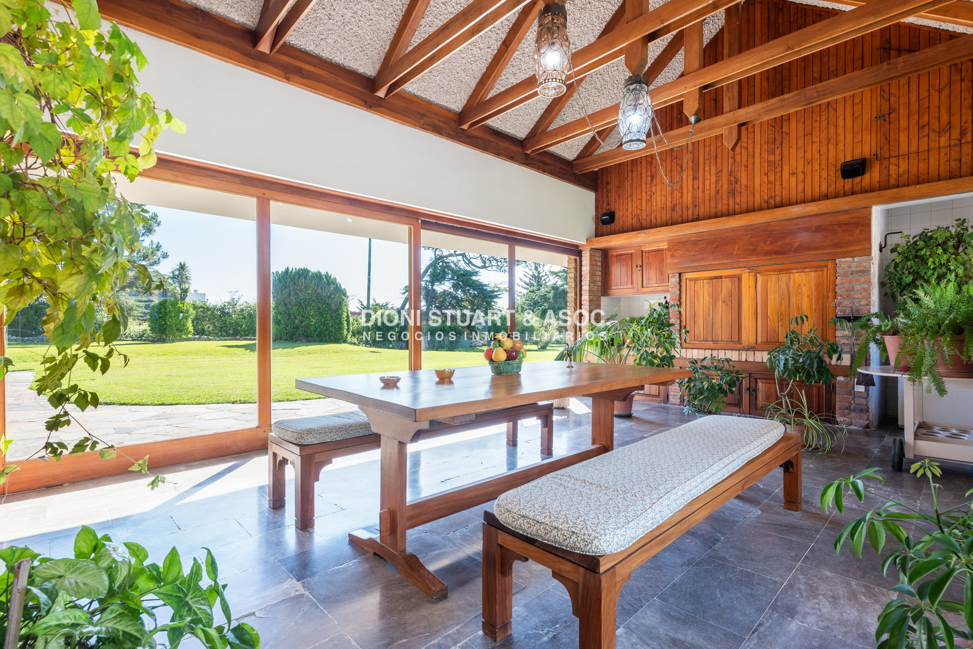 Casa ID.878 - CASA EN VENTA EN PINARES - SUPER TERRENO Y MEGA CONSTRUCCIÓN