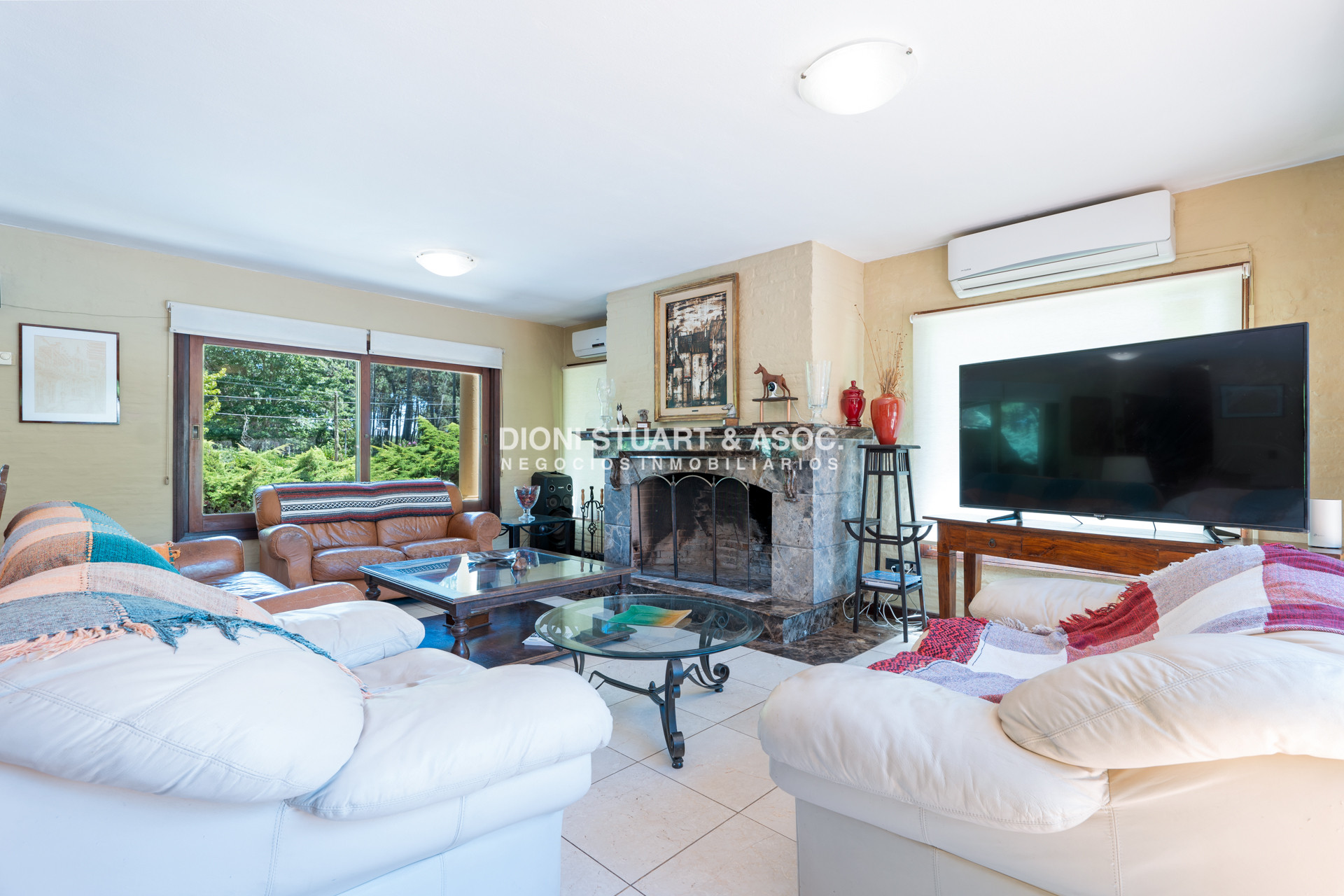 Casa ID.614 - CASA EN PINARES EN VENTA 5 DORMITORIOS EN SUITE CON PISCINA