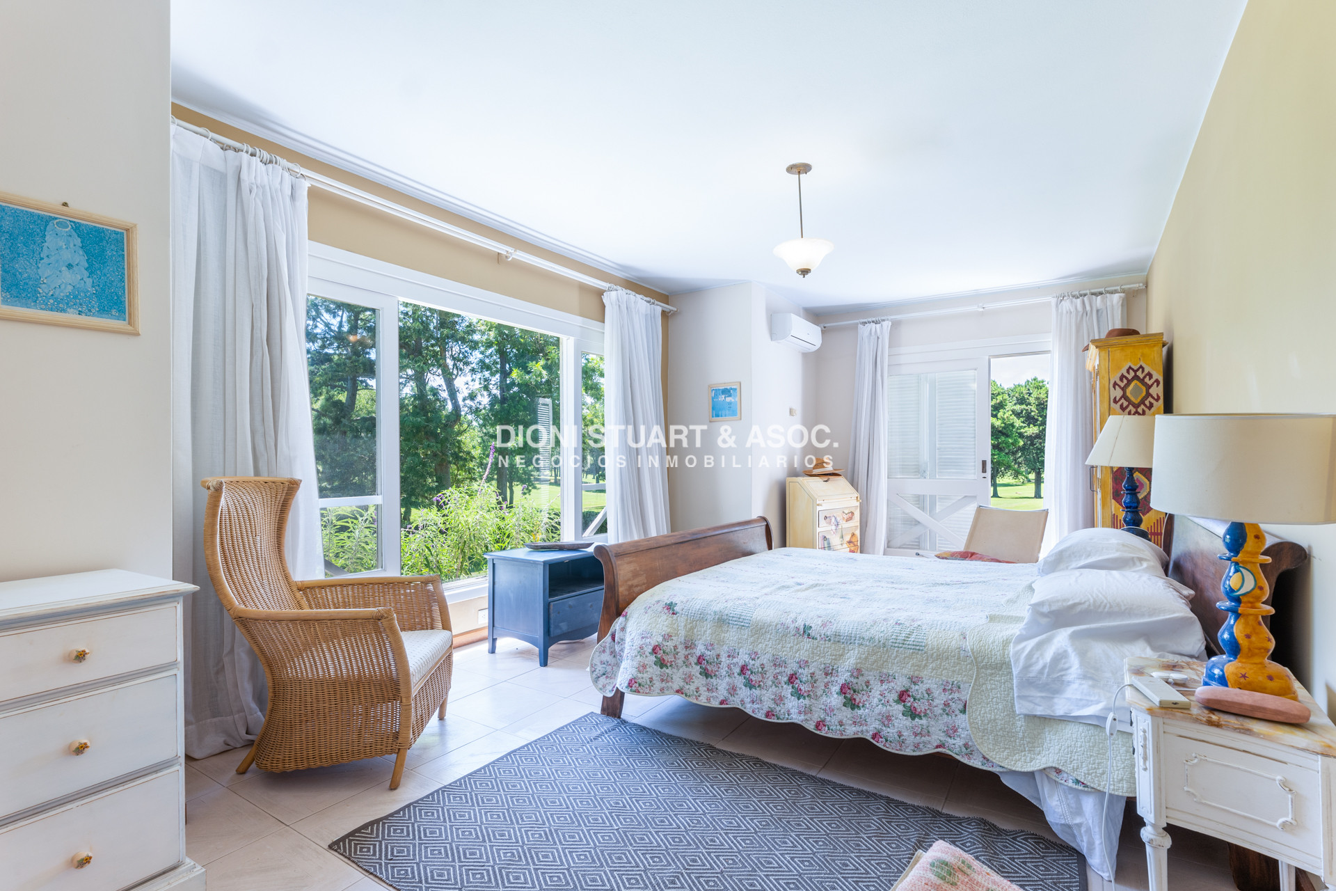 Casa ID.901 - CASA EN VENTA EN  EL GOLF CON 4 DORMITORIOS EN SUITE + DEP. - BARBACOA Y SAUNA - INCREIBLE