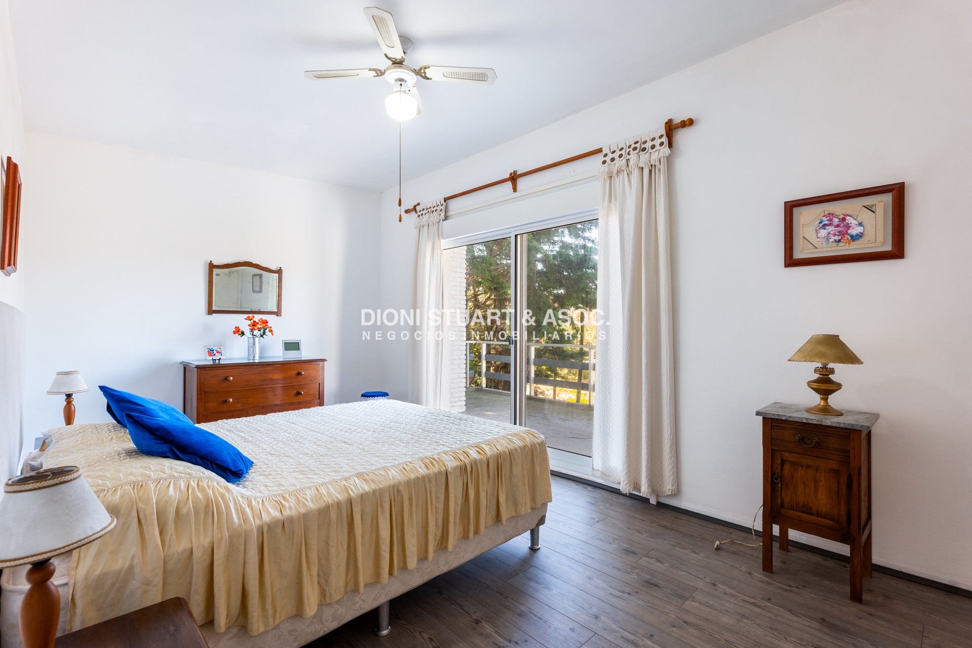 Casa ID.785 - CASA EN VENTA DE 5 DORMITORIOS CERCA DEL SHOPPING