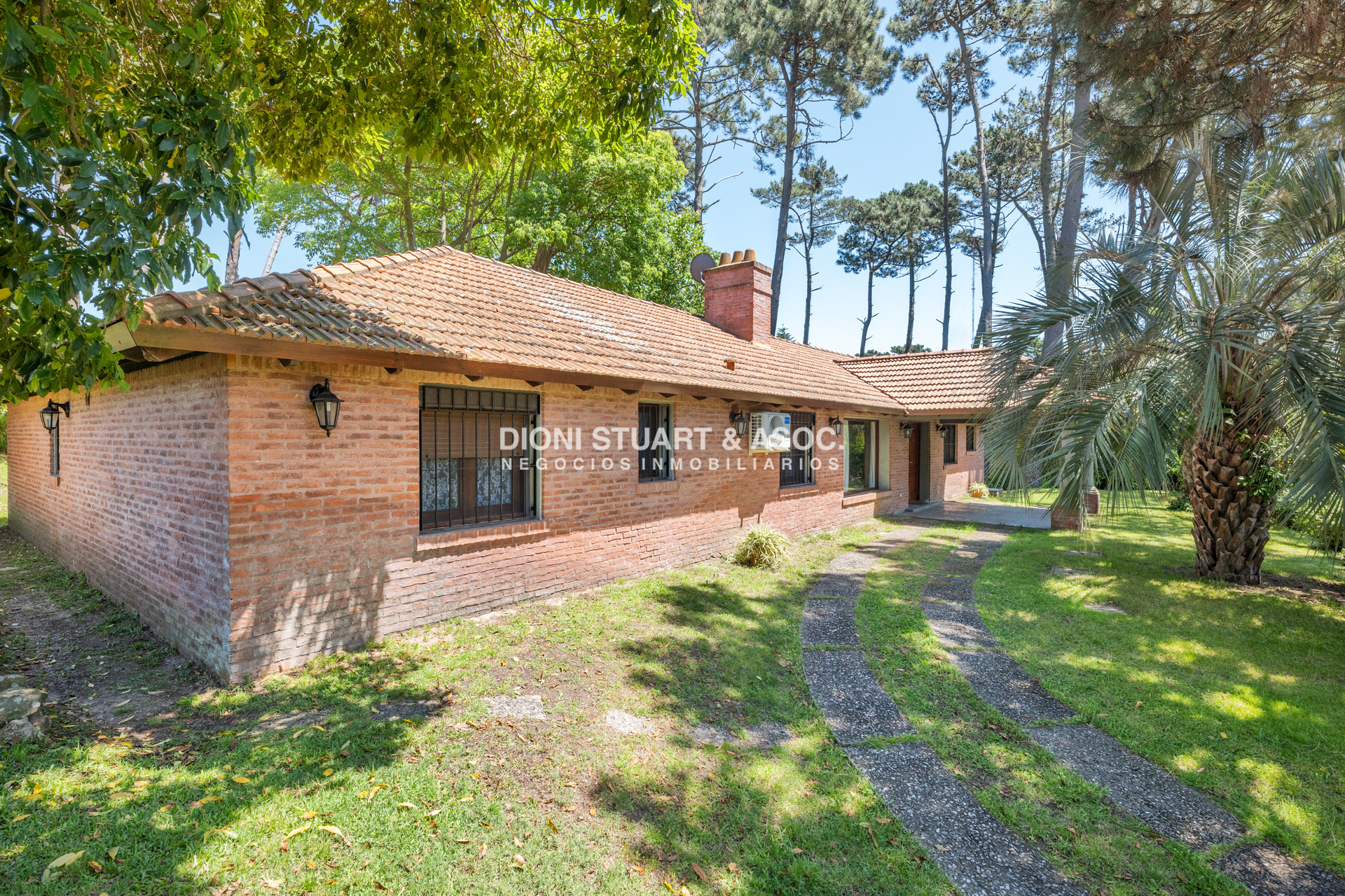 Casa ID.817 - CASA EN VENTA EN CANTEGRIL CON 3 DORMITORIOS Y DEPENDENCIA + PISCINA