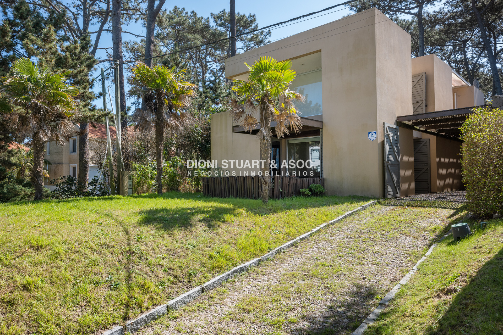 Casa ID.762 - CASA EN VENTA EN MONTOYA CERCA DEL MAR CON 5 DORMITORIOS - LA BARRA
