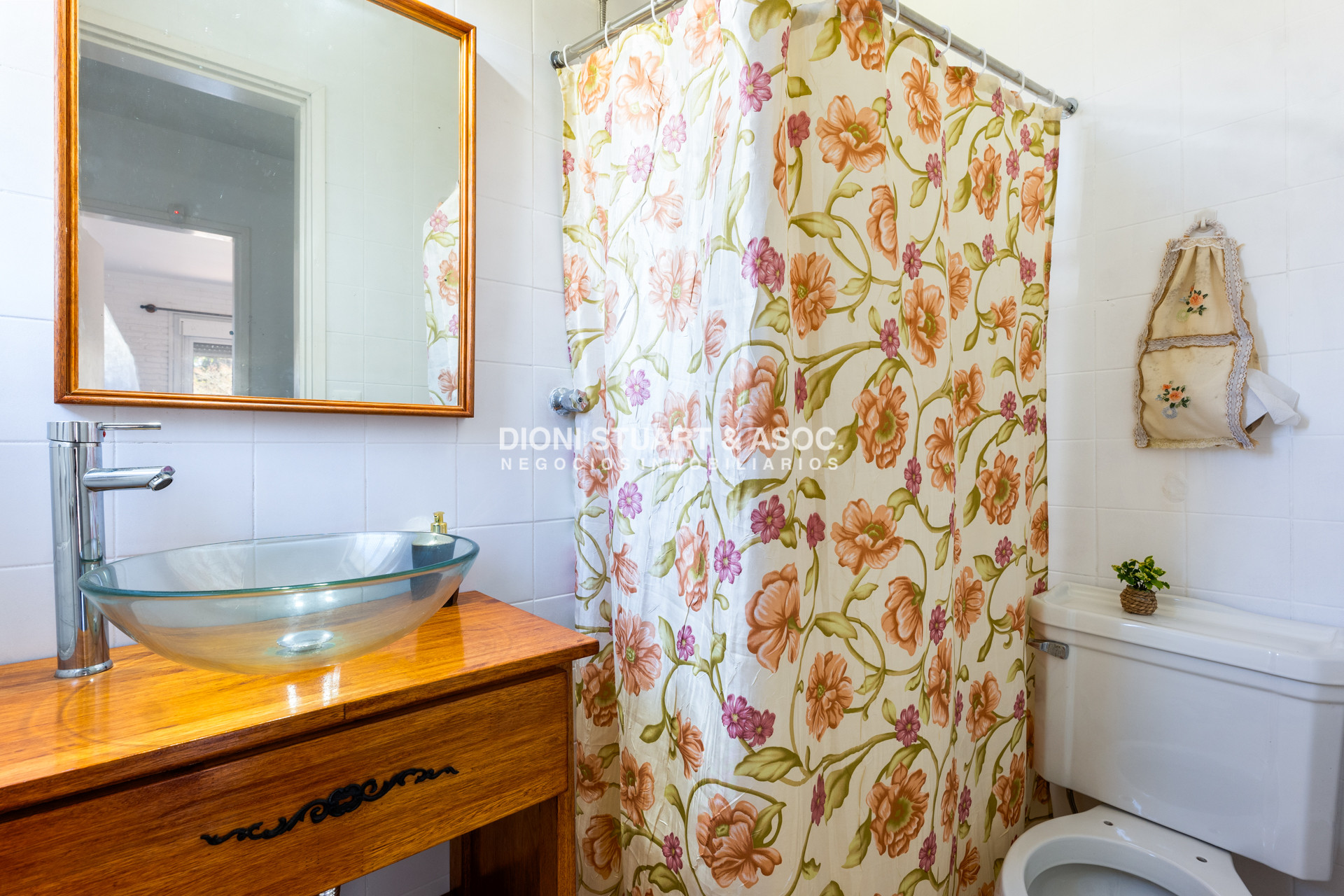 Casa ID.785 - CASA EN VENTA DE 5 DORMITORIOS CERCA DEL SHOPPING