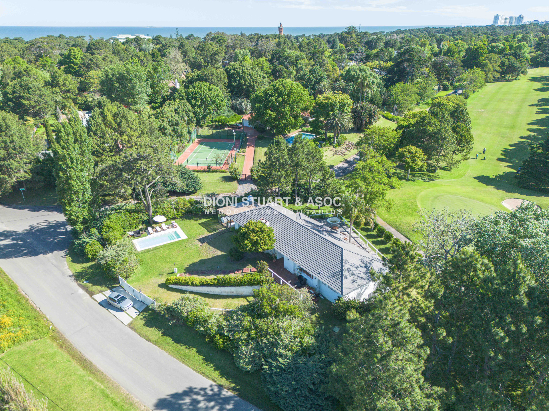Casa ID.857 - CASA EN VENTA EN EL GOLF DE 4 DORMITORIOS Y DEP. - VISTA DIRECTA AL GOLF