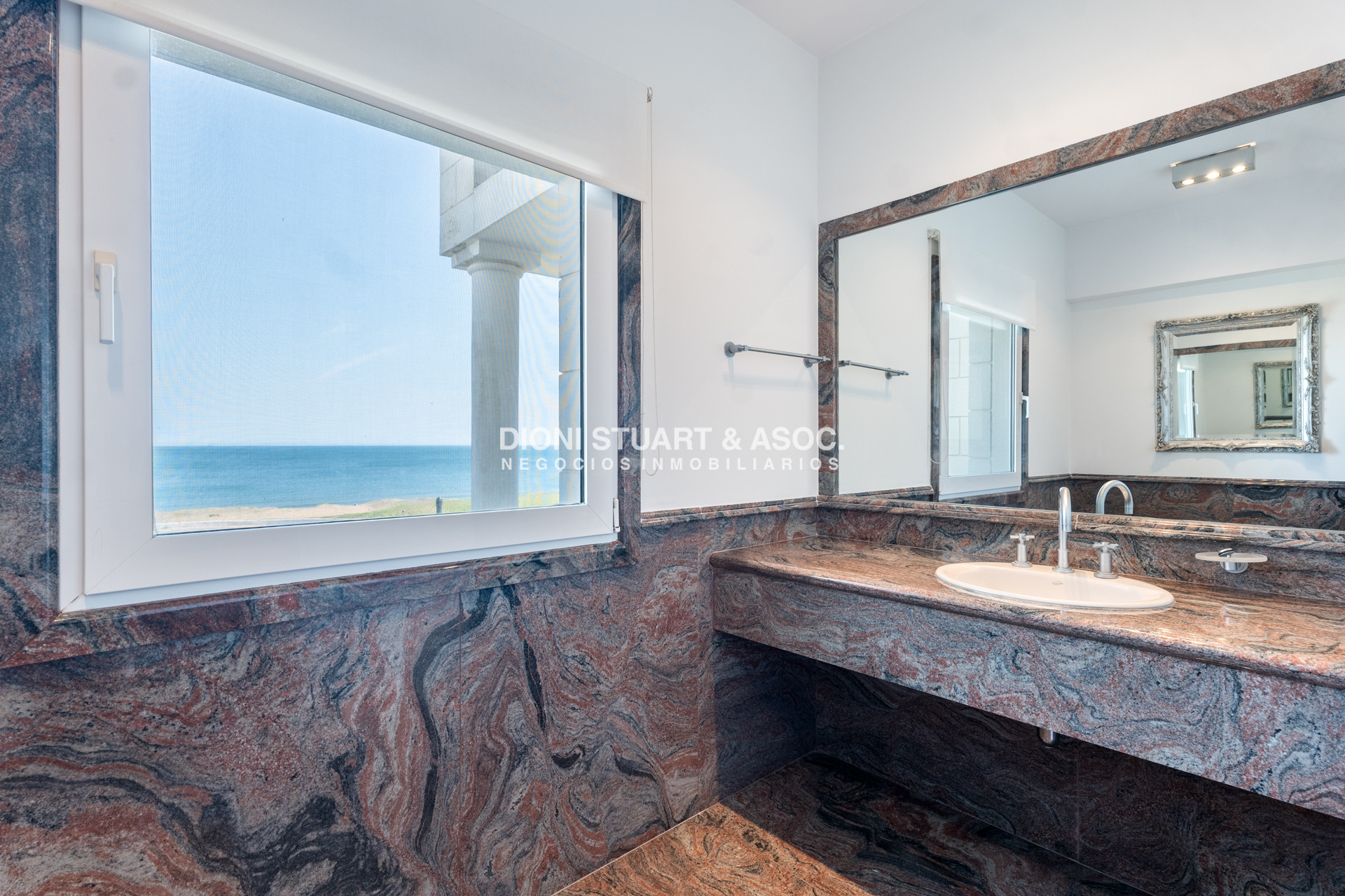 Casa ID.769 - Mansion En Primera Linea Playa Mansa