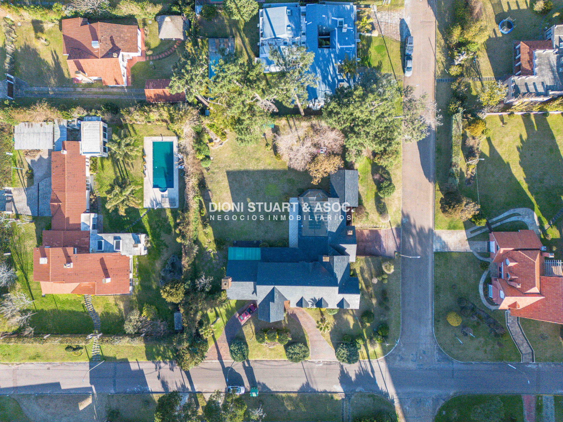 Casa ID.1057 - VENTA CASA 7 DORMITORIOS PLAYA MANSA A 1 CUADRA DEL MAR
