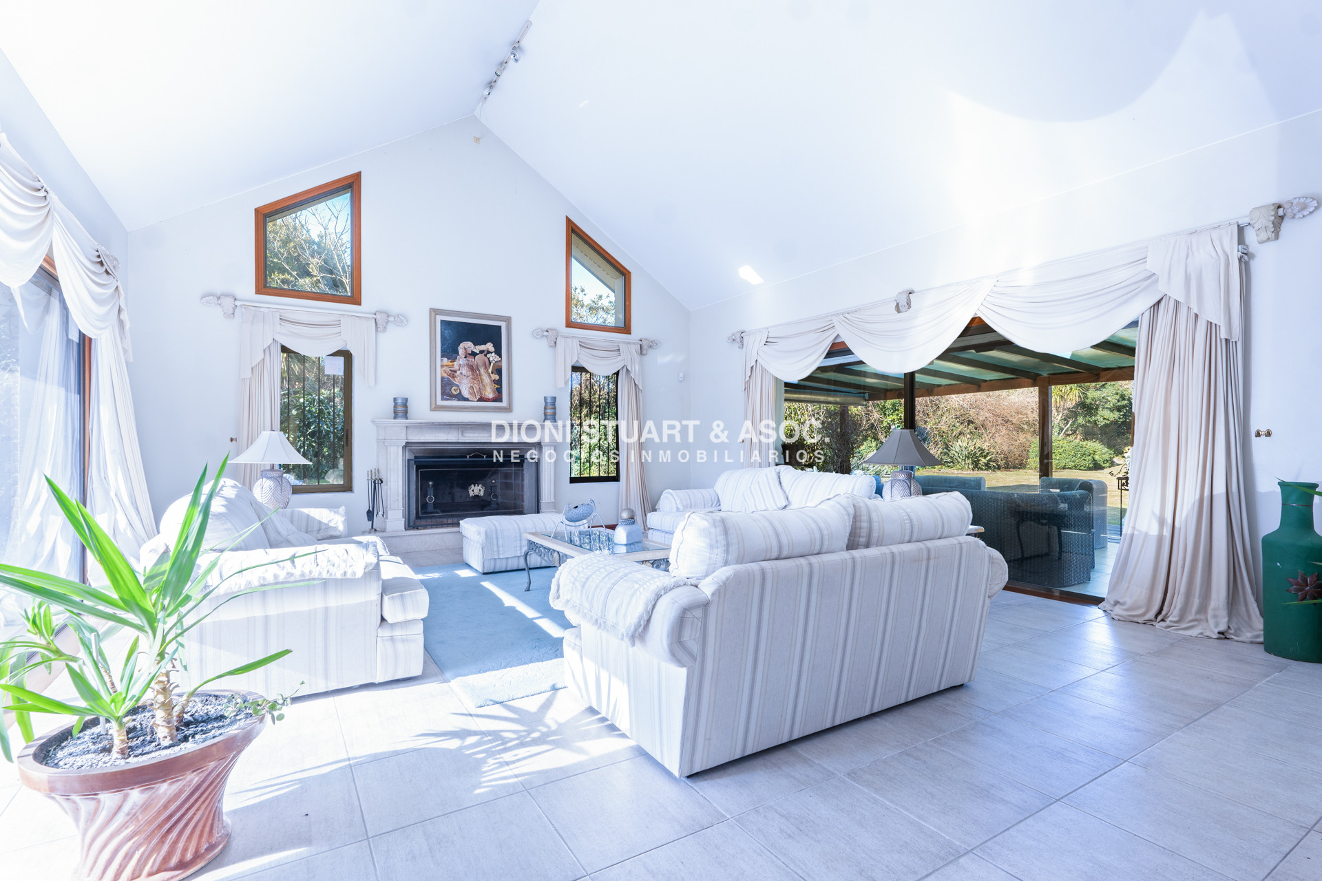 Casa ID.1057 - VENTA CASA 7 DORMITORIOS PLAYA MANSA A 1 CUADRA DEL MAR