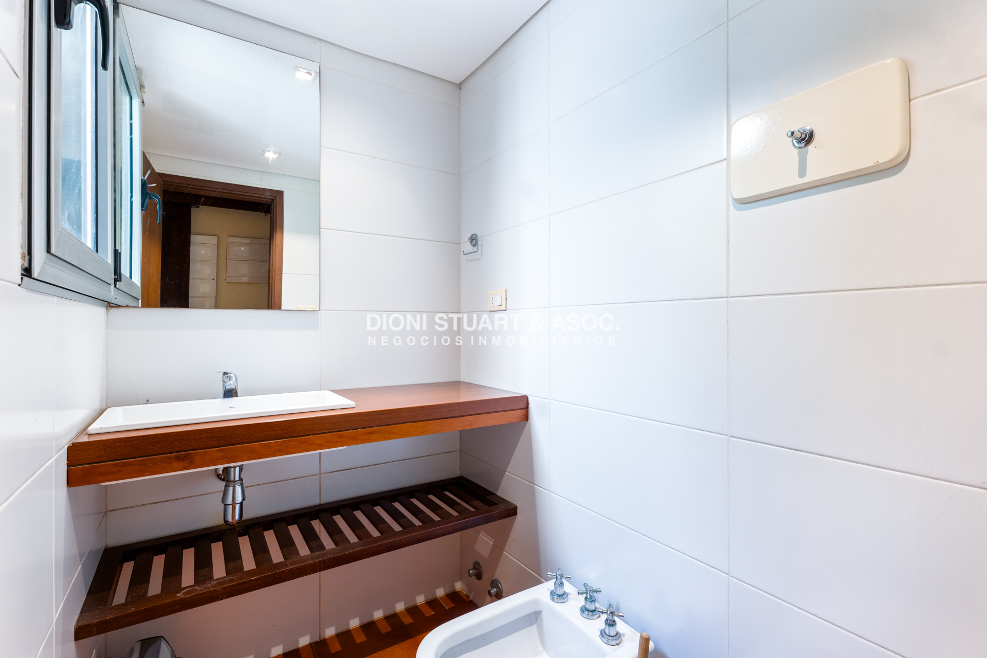 Casa ID.762 - CASA EN VENTA EN MONTOYA CERCA DEL MAR CON 5 DORMITORIOS - LA BARRA
