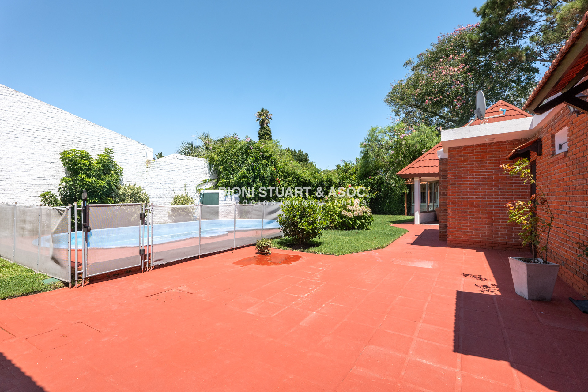 Casa ID.908 - CASA EN PLAYA MANSA - 5 DORMITORIOS - 5 BAÑOS - RECICLADA - CON PISCINA