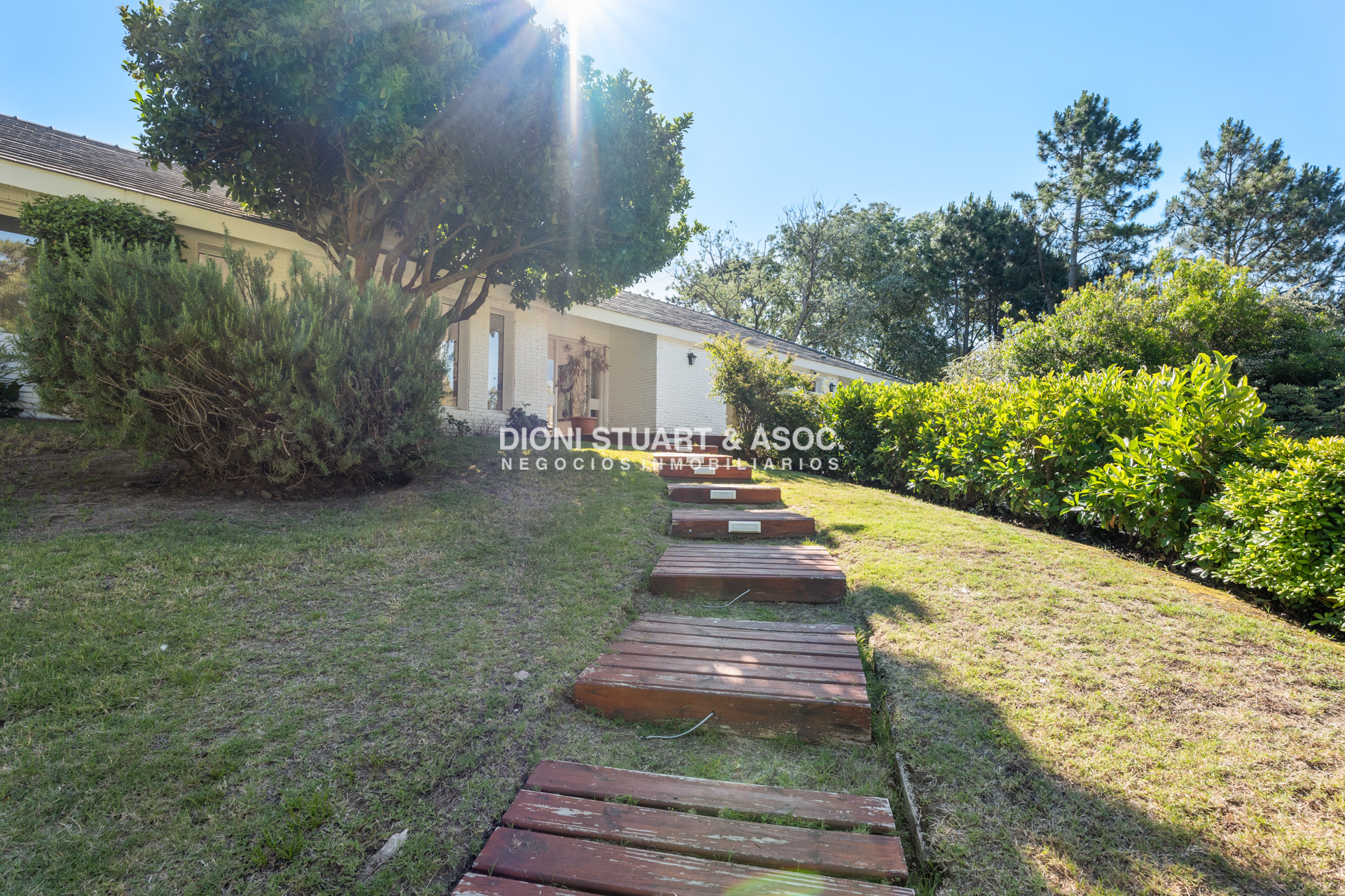 Casa ID.857 - CASA EN VENTA EN EL GOLF DE 4 DORMITORIOS Y DEP. - VISTA DIRECTA AL GOLF
