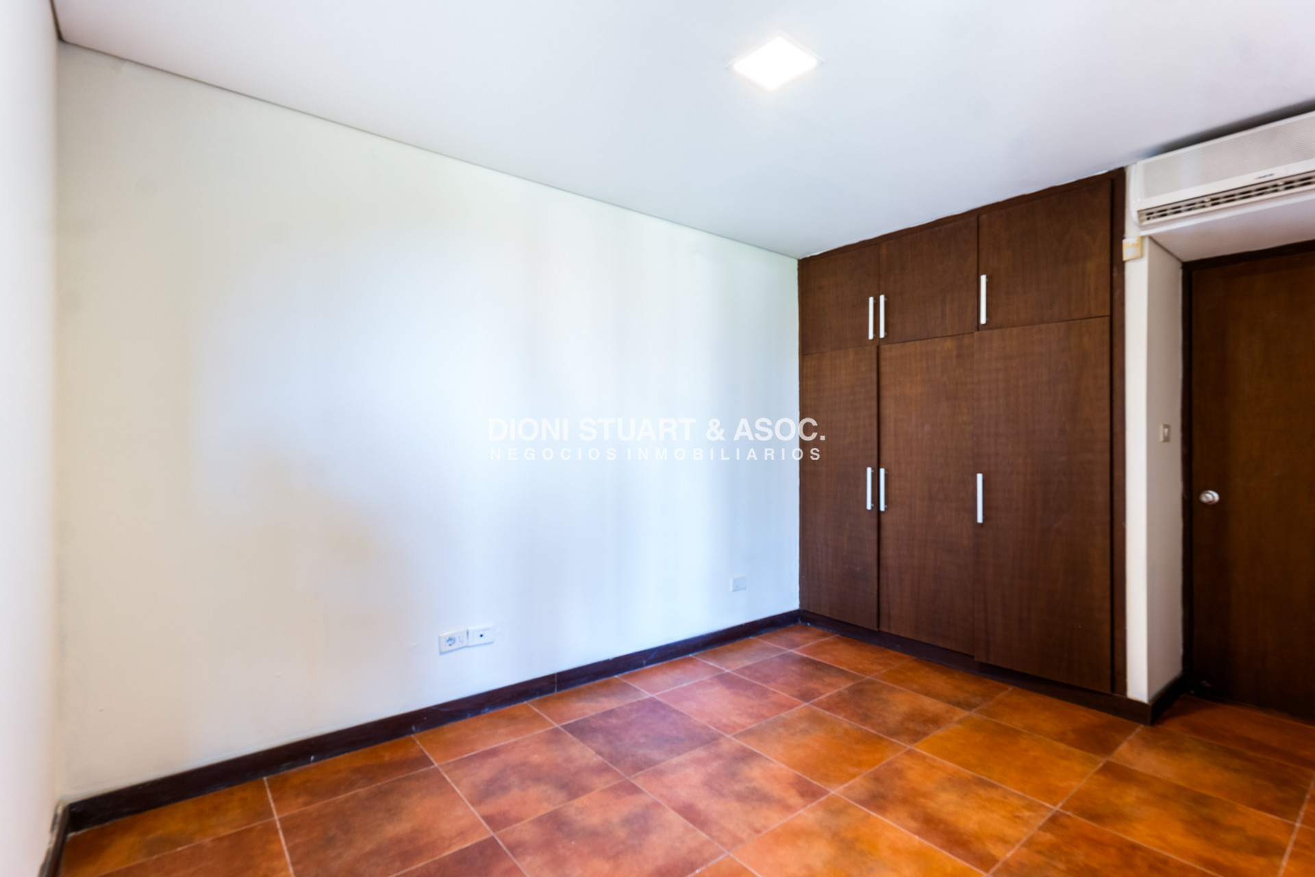 Casa ID.762 - CASA EN VENTA EN MONTOYA CERCA DEL MAR CON 5 DORMITORIOS - LA BARRA