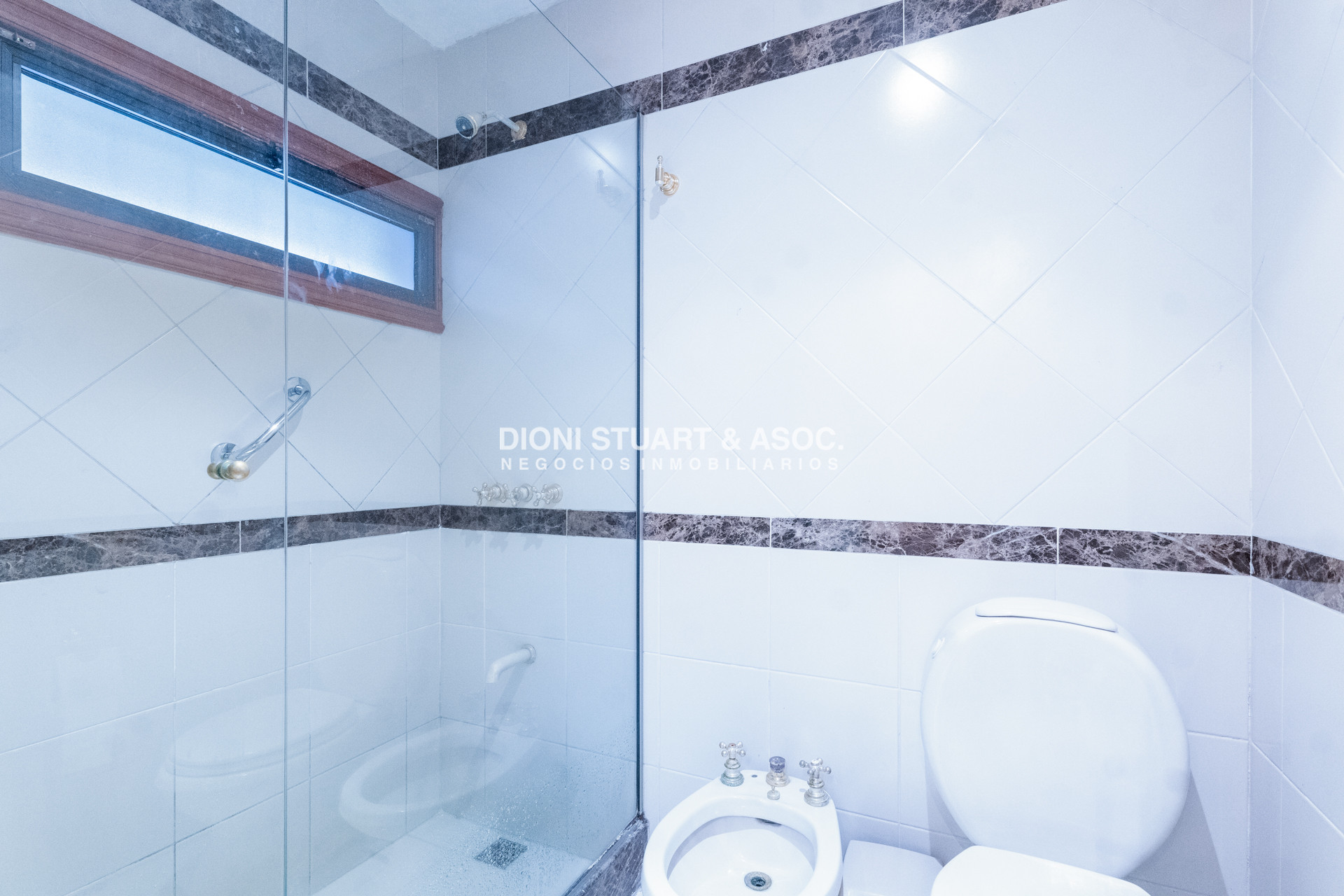 Casa ID.1057 - VENTA CASA 7 DORMITORIOS PLAYA MANSA A 1 CUADRA DEL MAR