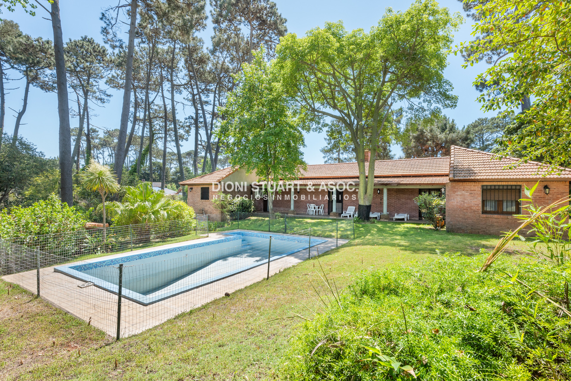 Casa ID.817 - CASA EN VENTA EN CANTEGRIL CON 3 DORMITORIOS Y DEPENDENCIA + PISCINA