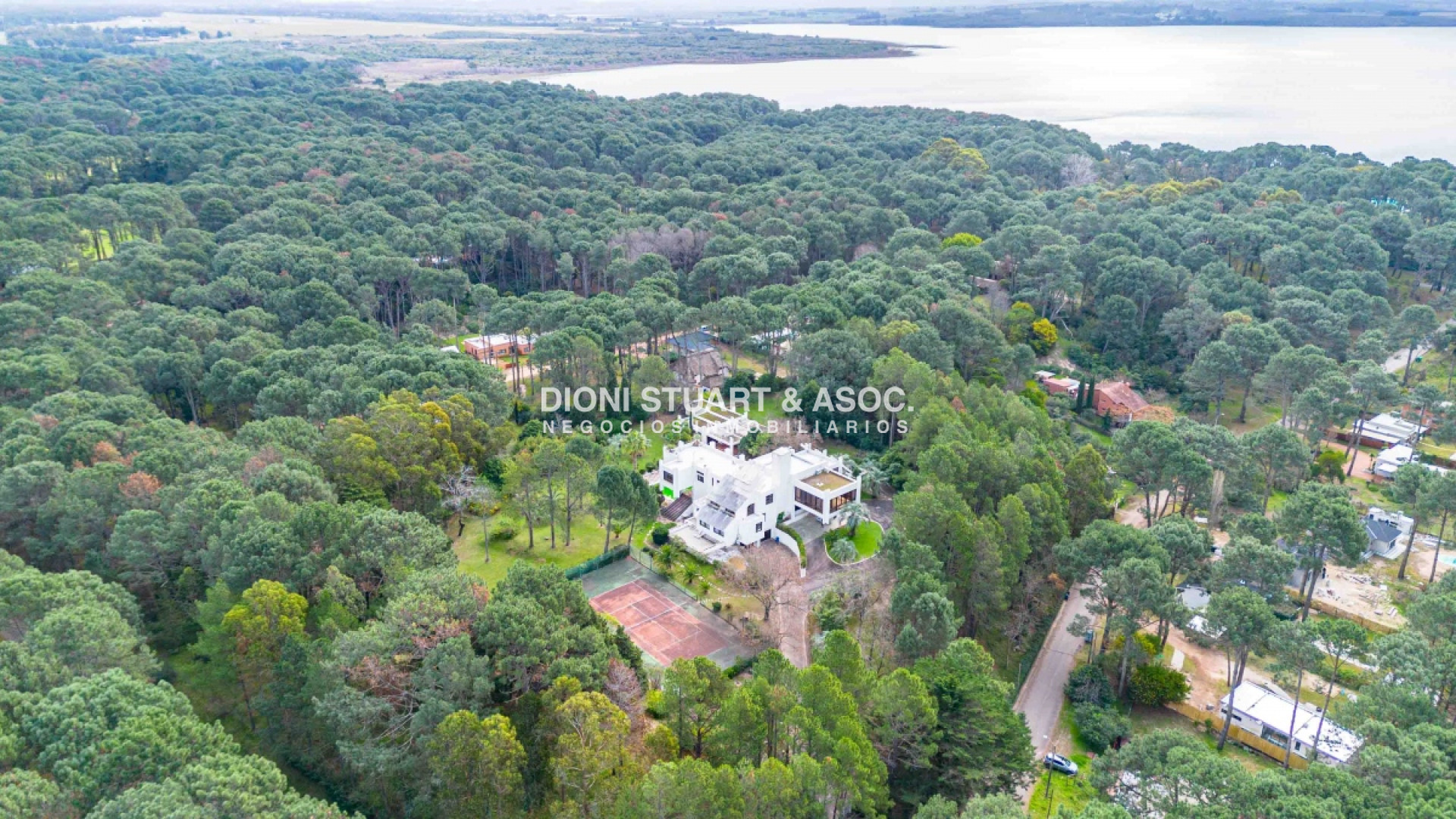 Casa ID.497 - Mansion en Venta Club del Lago - Punta Ballena - Punta del Este 