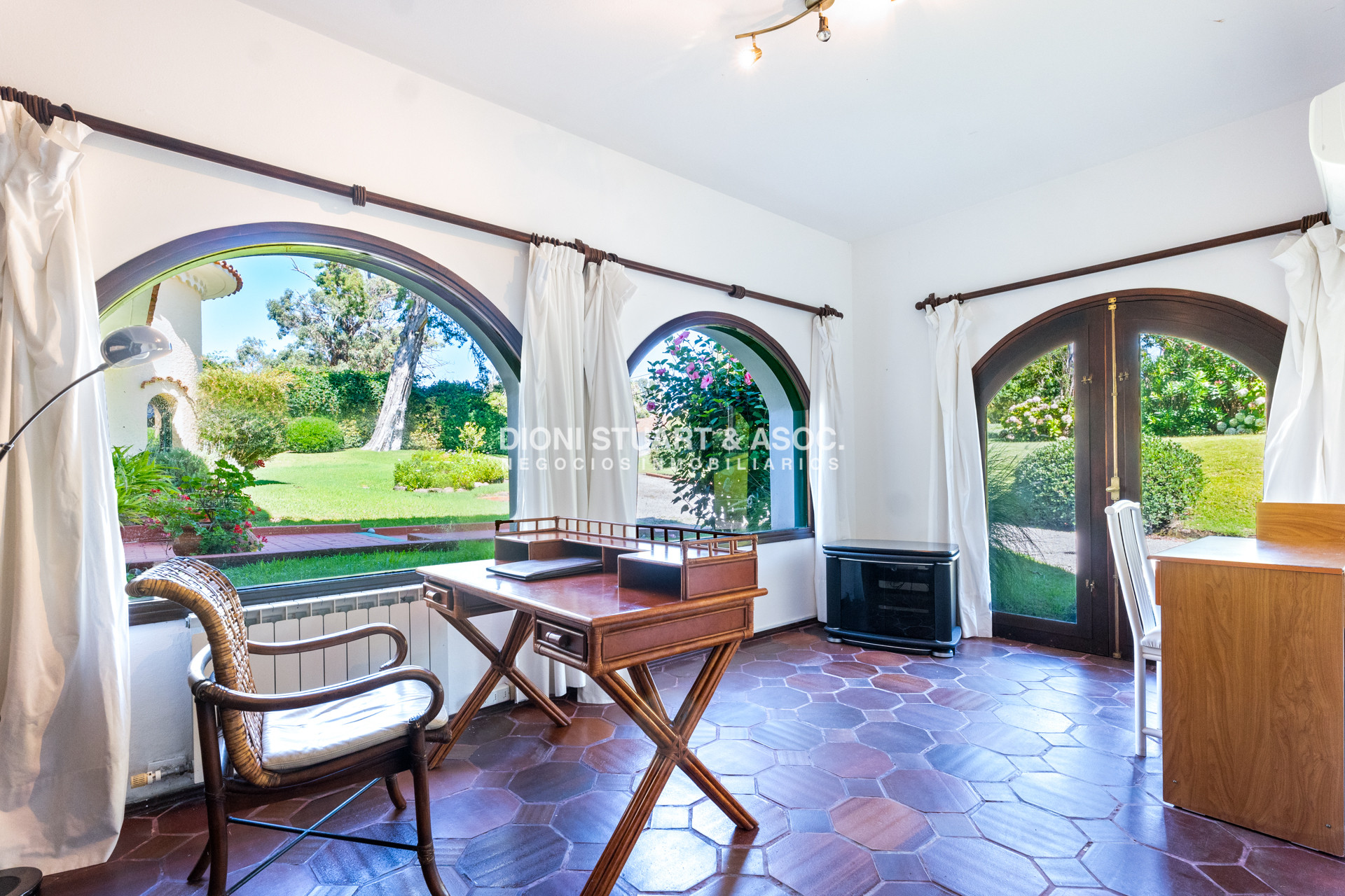 Casa ID.906 - CASA EN ALQUILER ANUAL SAN RAFAEL - EL GOLF - 3 DORMITORIOS EN SUITE + DEP. - PISCINA