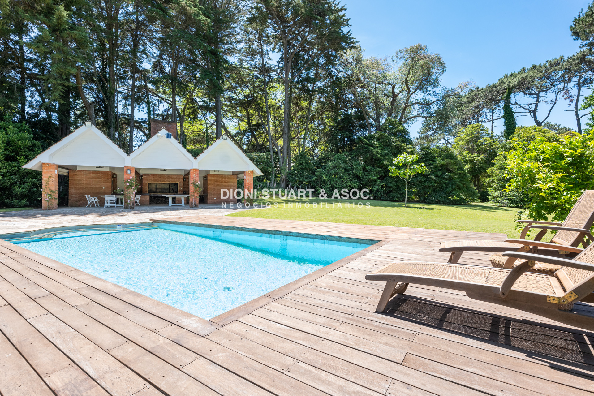 Casa ID.858 - Gran Casa en el Golf - 5 Dorm y Dep. - ARQ. ARTURO DUBOURG